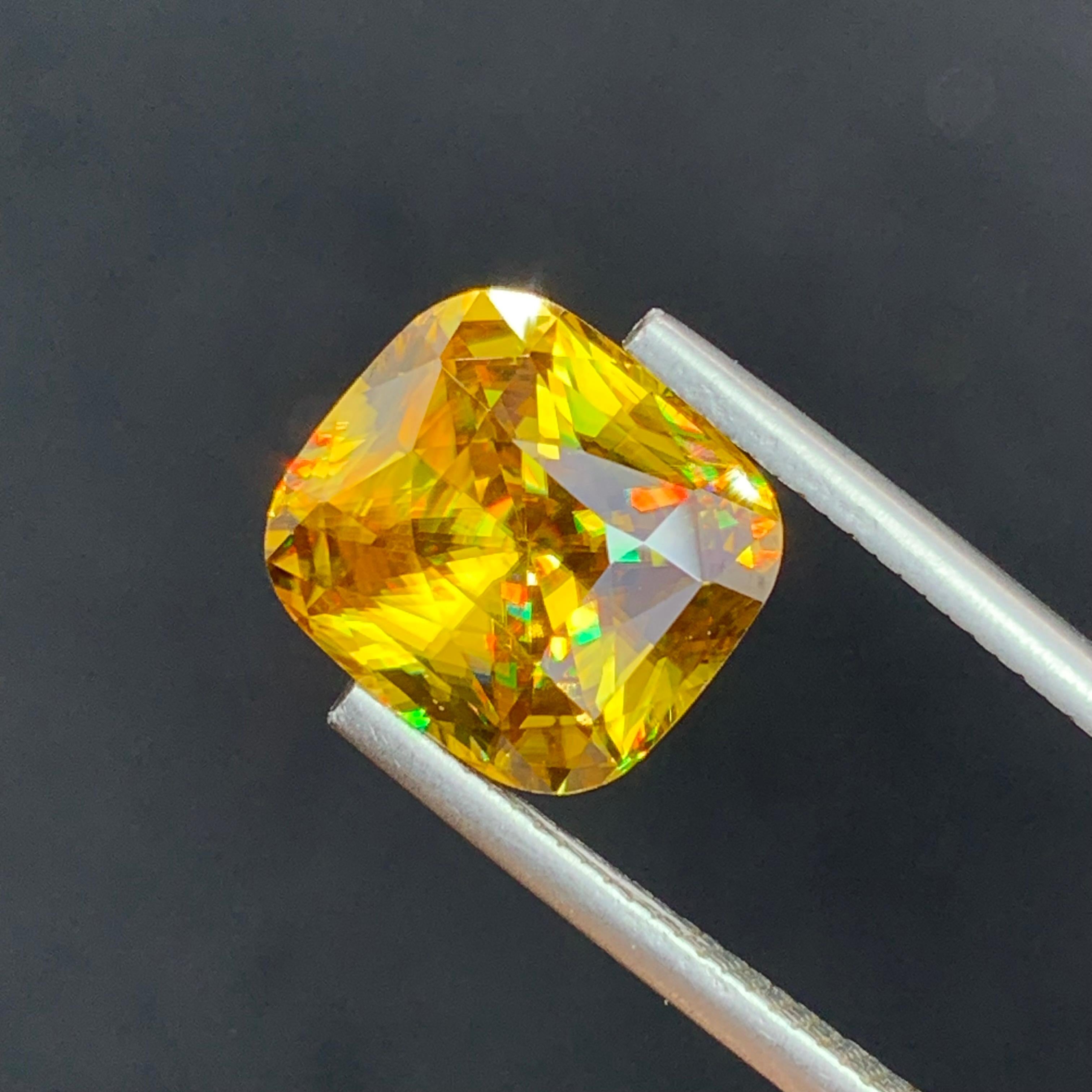 AAA Qualità superiore 6,45 Carati Naturale sfuso Fuoco Sfene Titanite Forma Cuscino Gemma in vendita 4