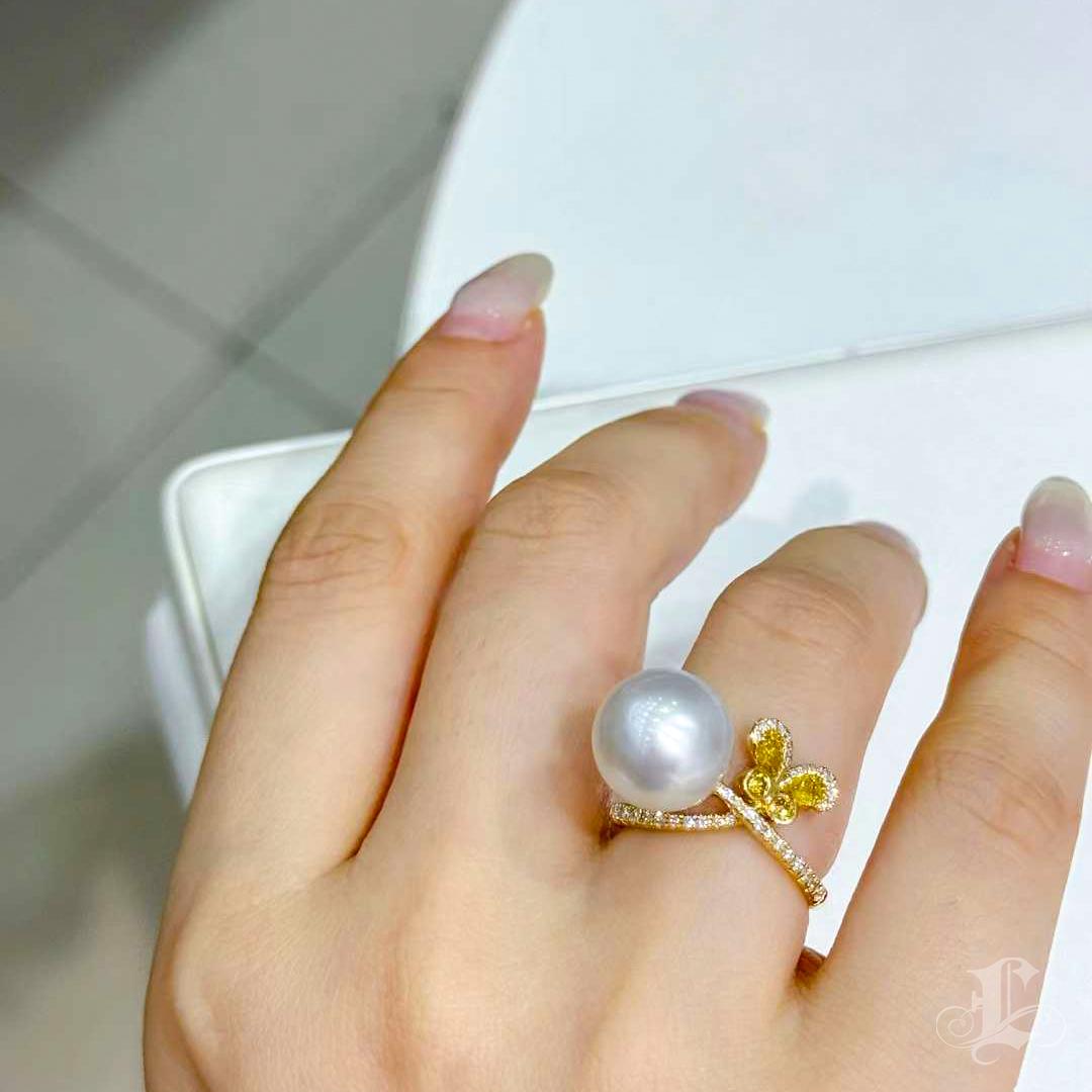 Uncut 【Vine Symphony】Aurora South Sea Pearl Yellow Diamond Fluttering Butterfly Ring For Sale