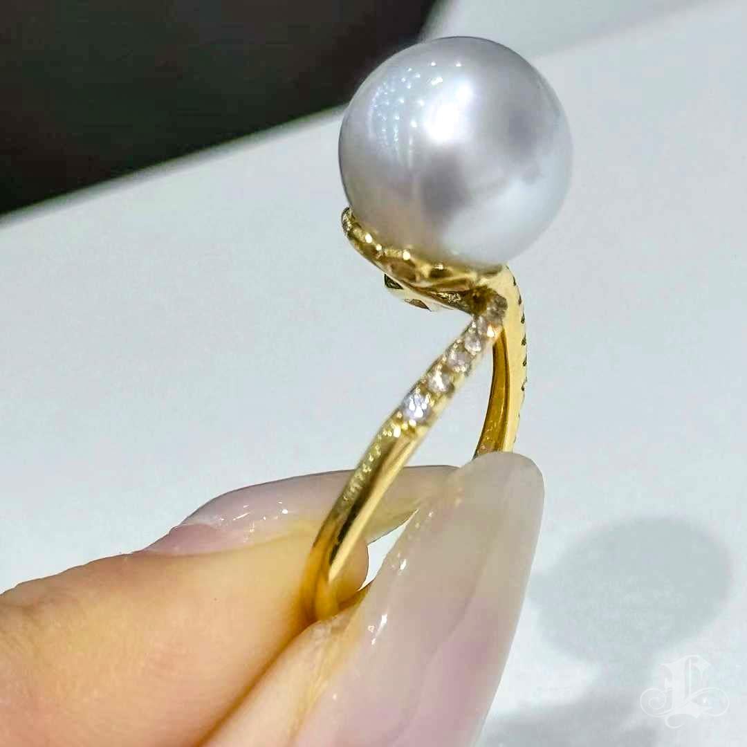 【Vine Symphony】Aurora South Sea Pearl Yellow Diamond Fluttering Butterfly Ring For Sale 1
