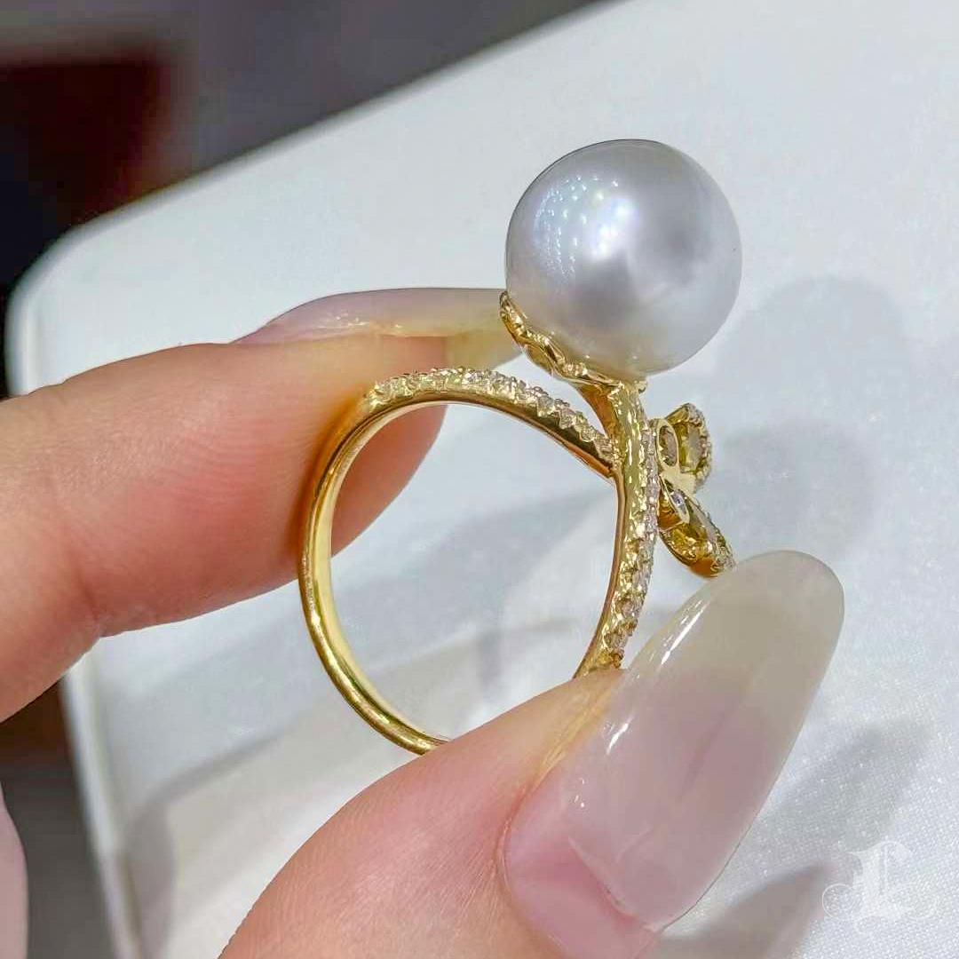 【Vine Symphony】Aurora South Sea Pearl Yellow Diamond Fluttering Butterfly Ring For Sale 2