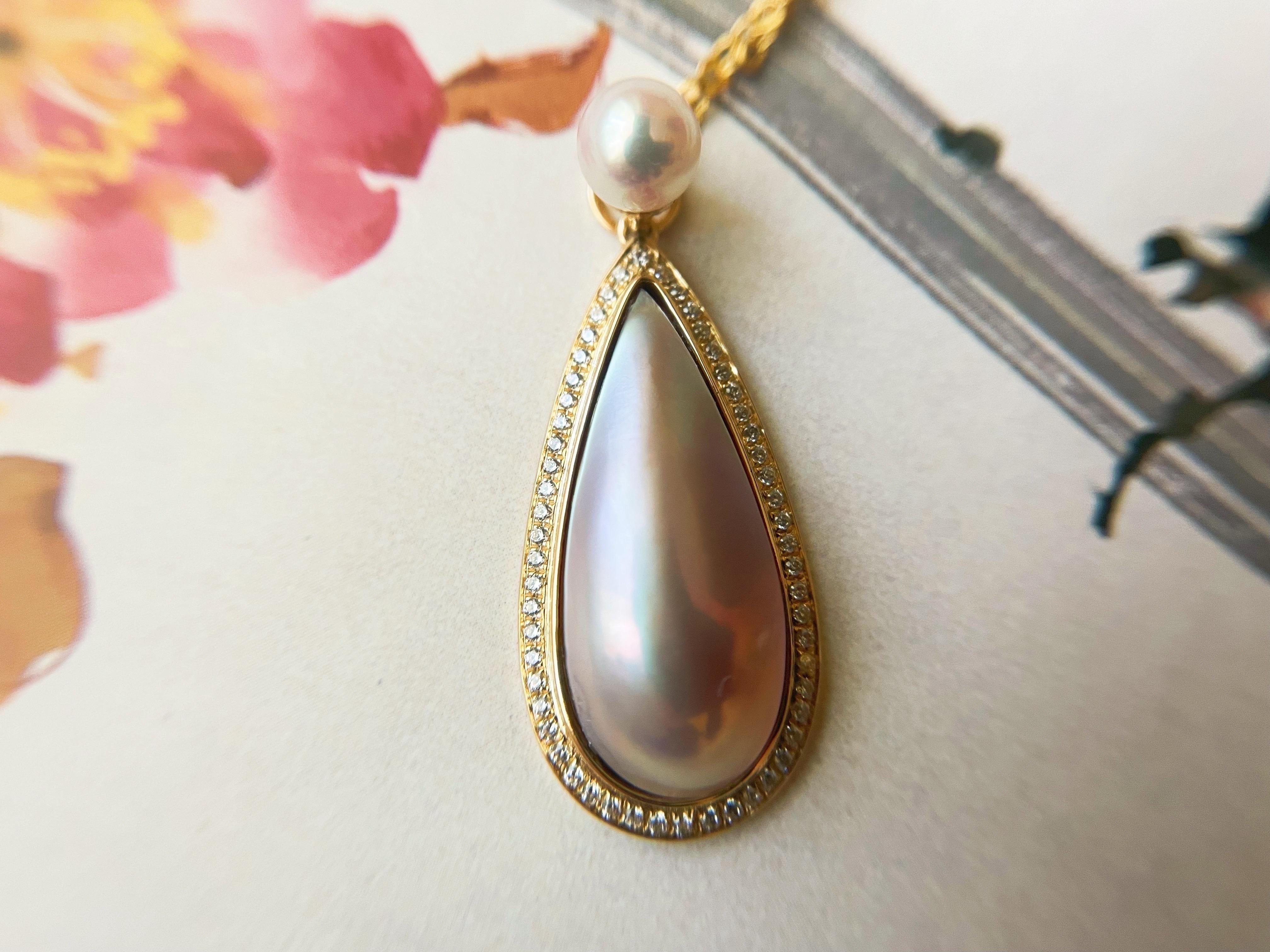 Certified AAAA Grade Japan Amami Mabe Pearl Pendant with 18K Gold and Diamond For Sale 4