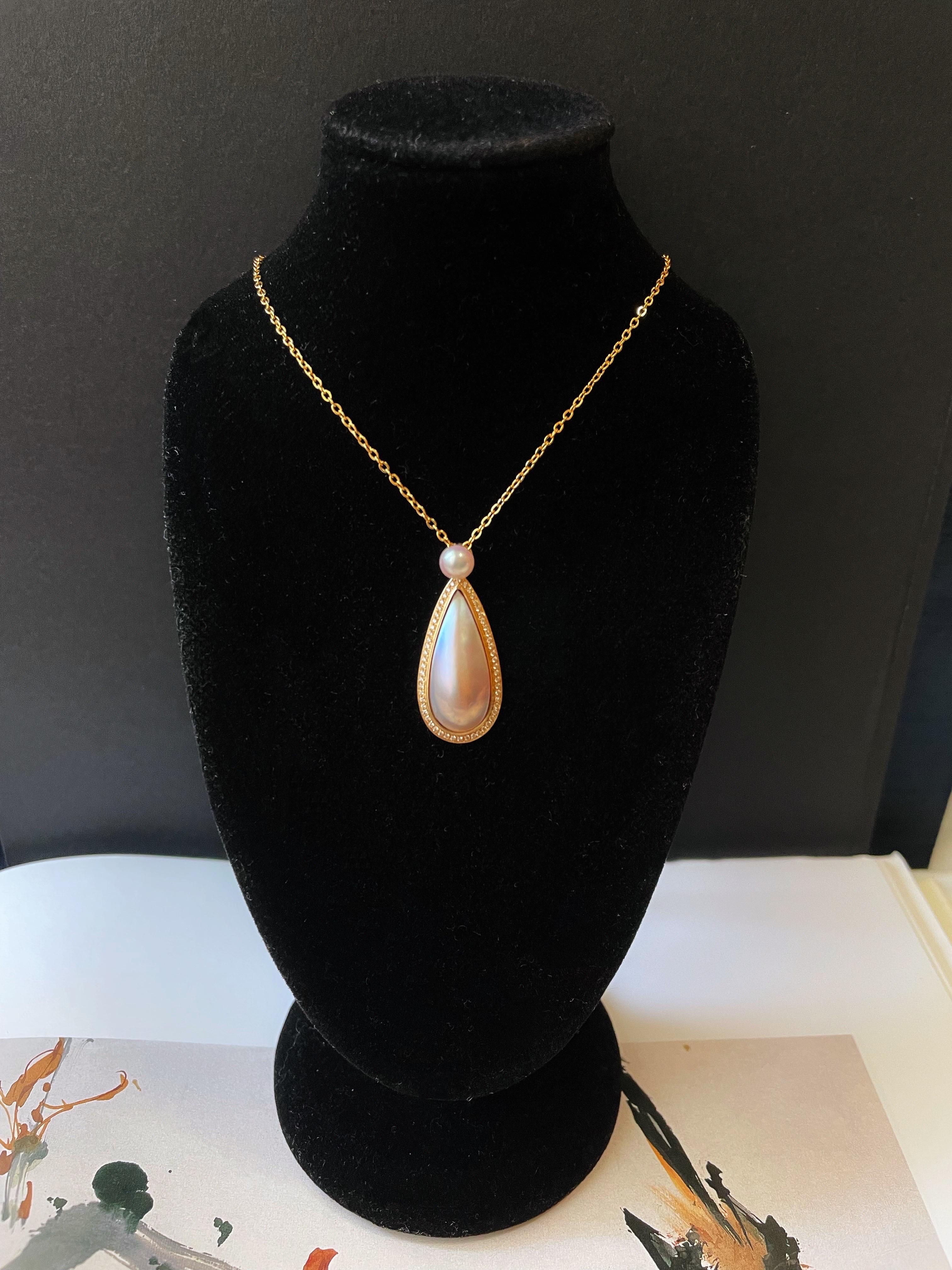 Certified AAAA Grade Japan Amami Mabe Pearl Pendant with 18K Gold and Diamond For Sale 5