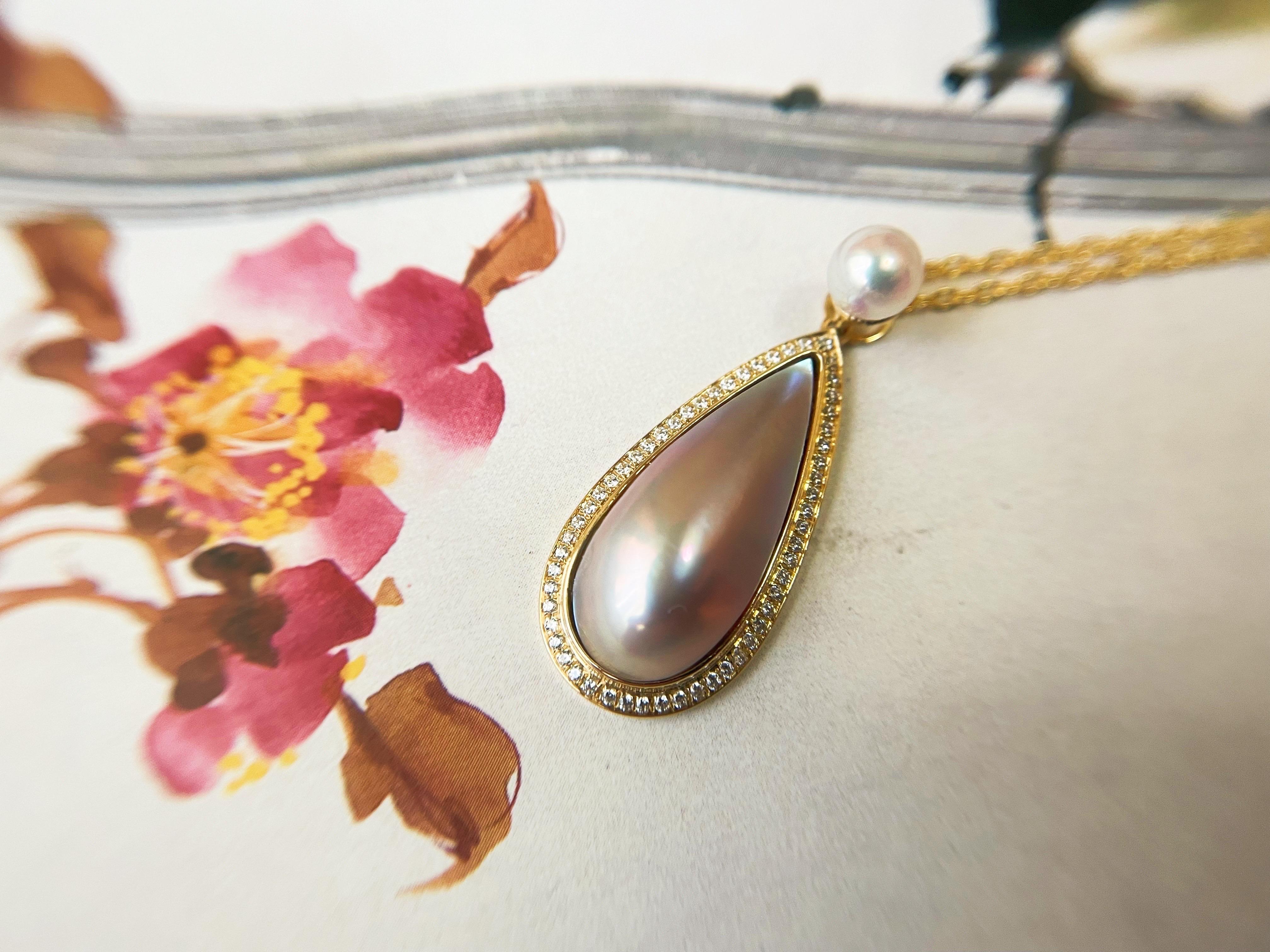Certified AAAA Grade Japan Amami Mabe Pearl Pendant with 18K Gold and Diamond For Sale 1