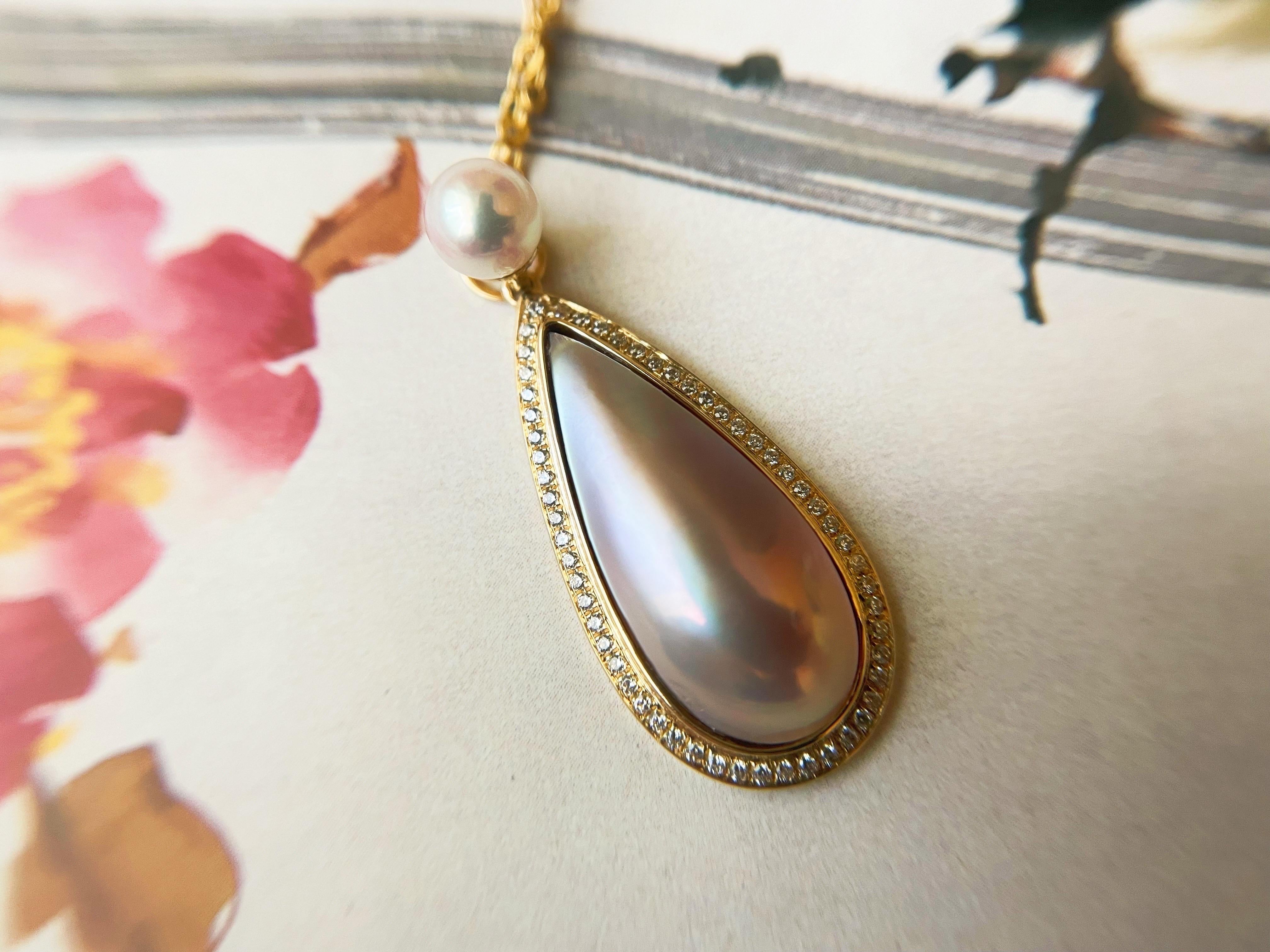 Certified AAAA Grade Japan Amami Mabe Pearl Pendant with 18K Gold and Diamond For Sale 2