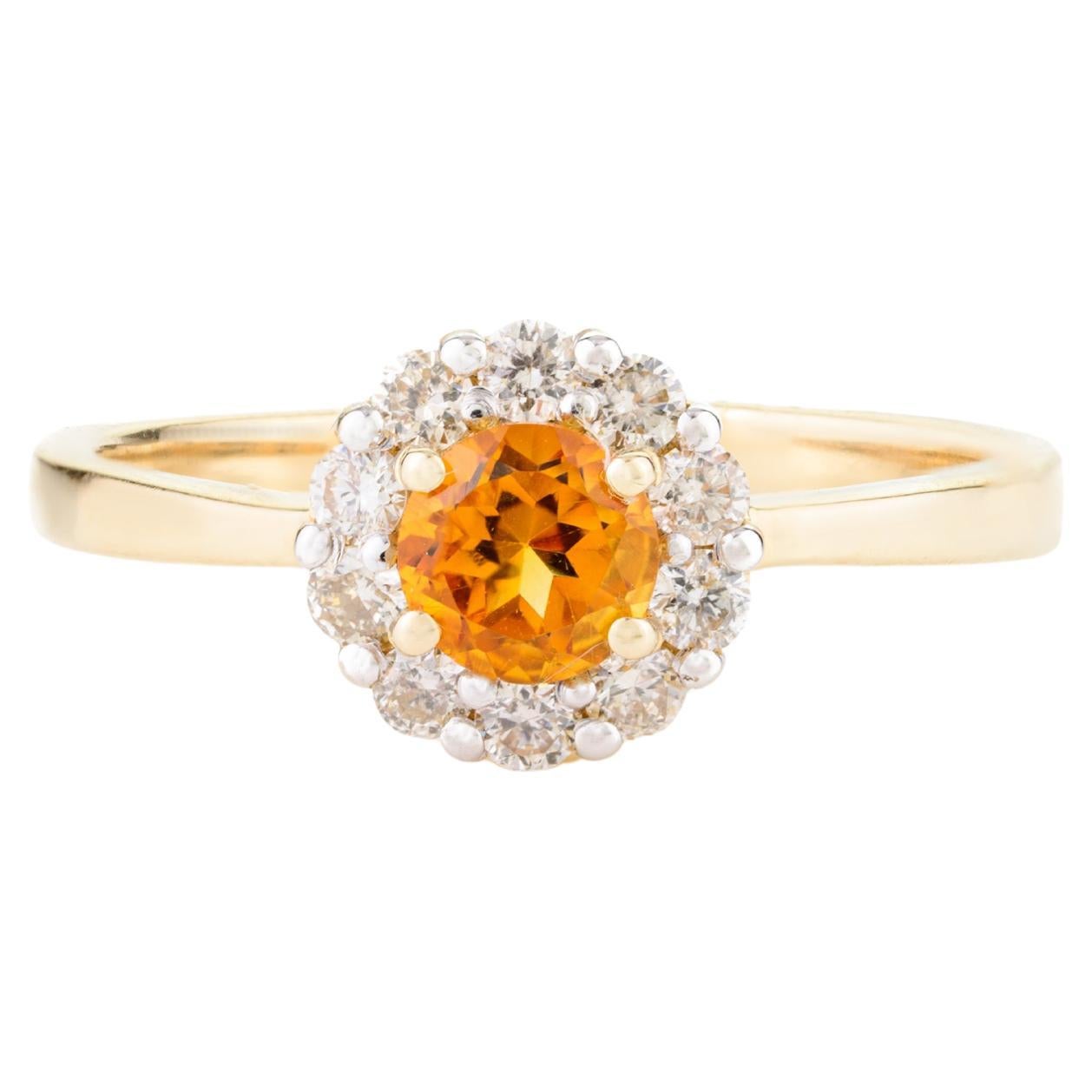 AAA AAA, Ring aus 14 Karat massivem Gelbgold mit Citrin im Rundschliff und Halo aus Diamanten