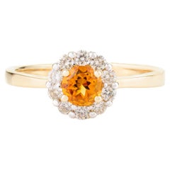 AAA AAA, Ring aus 14 Karat massivem Gelbgold mit Citrin im Rundschliff und Halo aus Diamanten