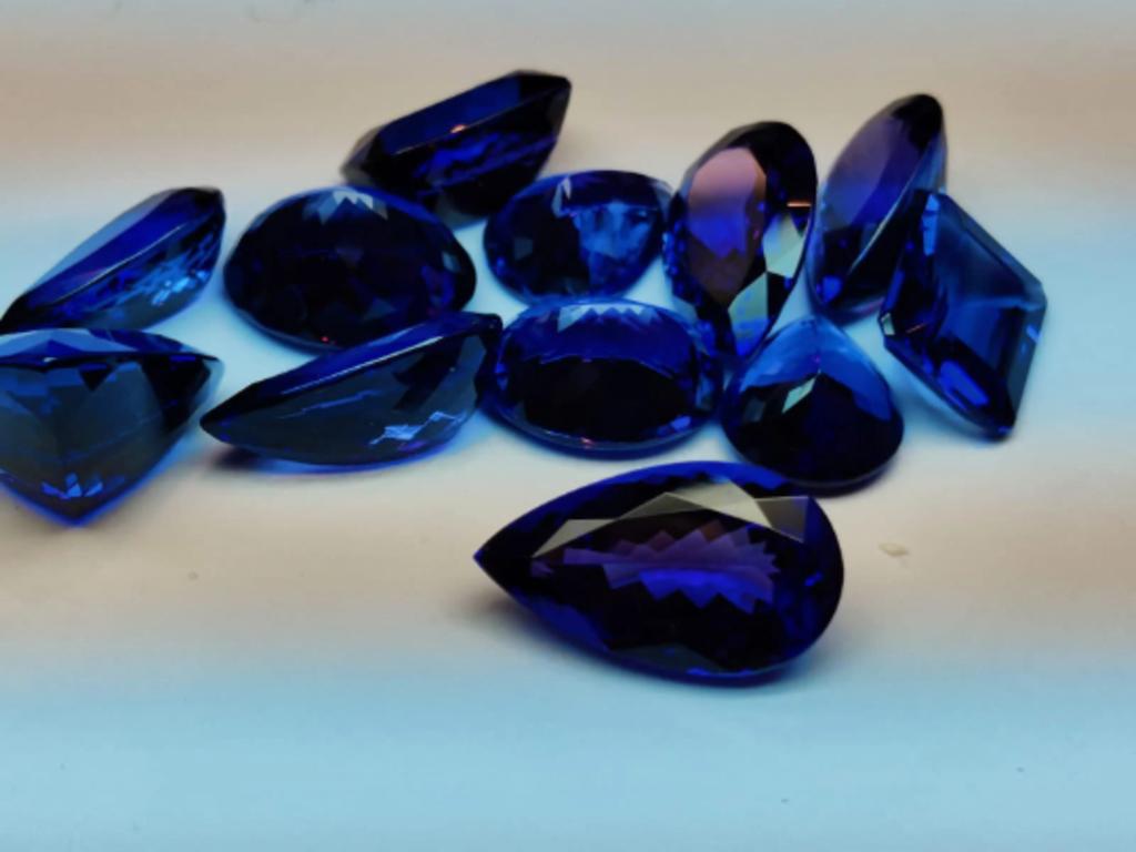 AAAA+ 11.10 Carat Natural Tanzanite Pear Shape Loose Gemstone Jewelry In New Condition For Sale In New York, NY
