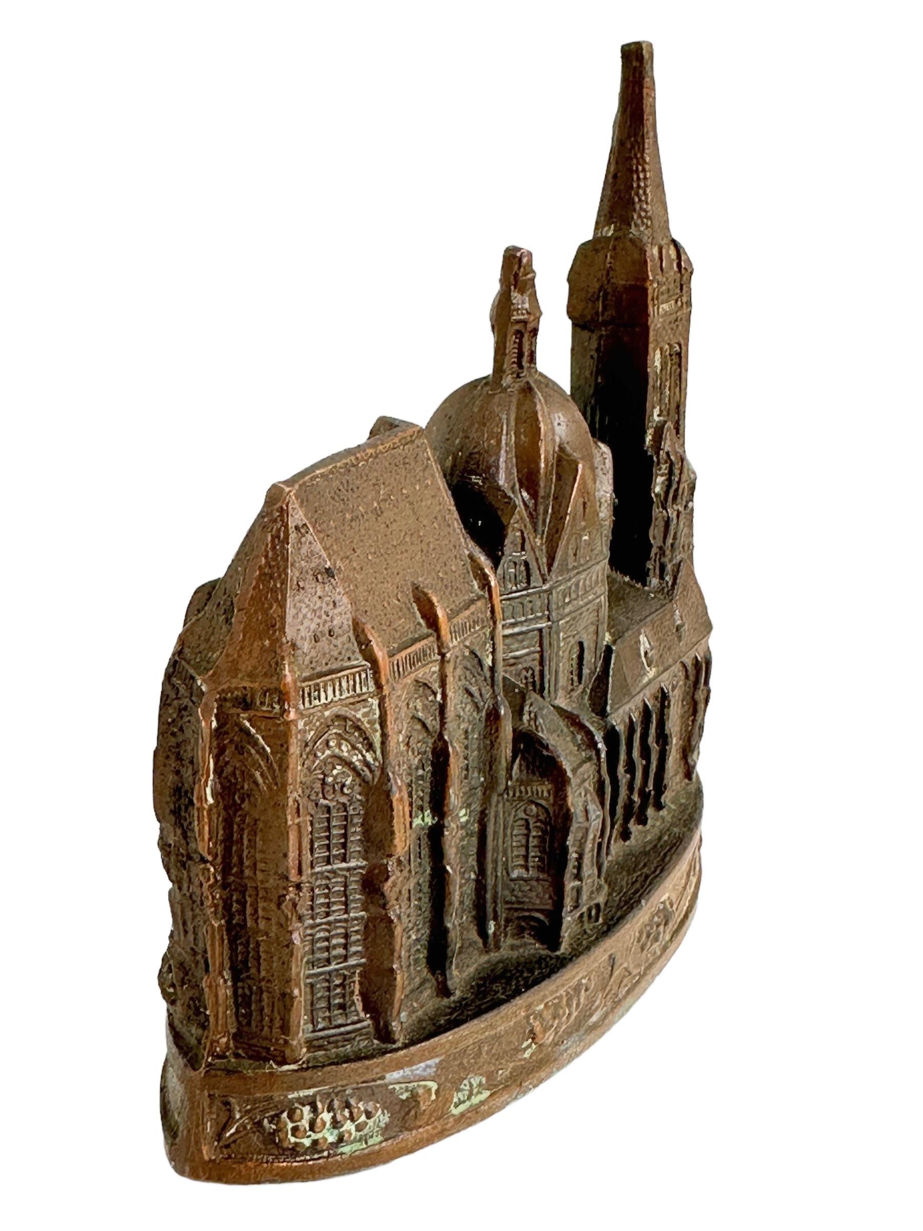 italien Souvenirs de la cathédrale d'Aix-la-Chapelle, modèle architectural vintage allemand des années 1930 en vente