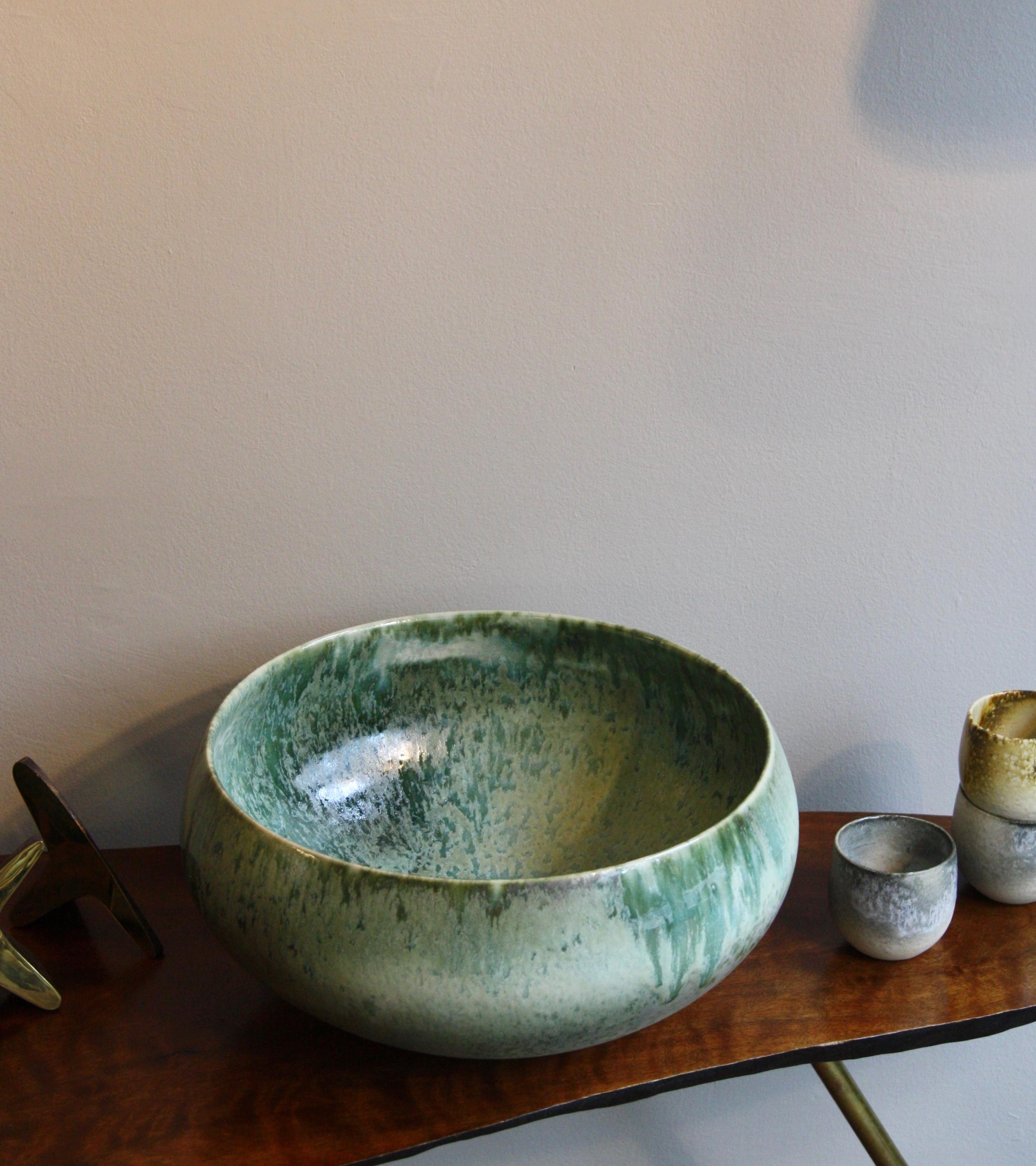 ceramic cauldron bowl