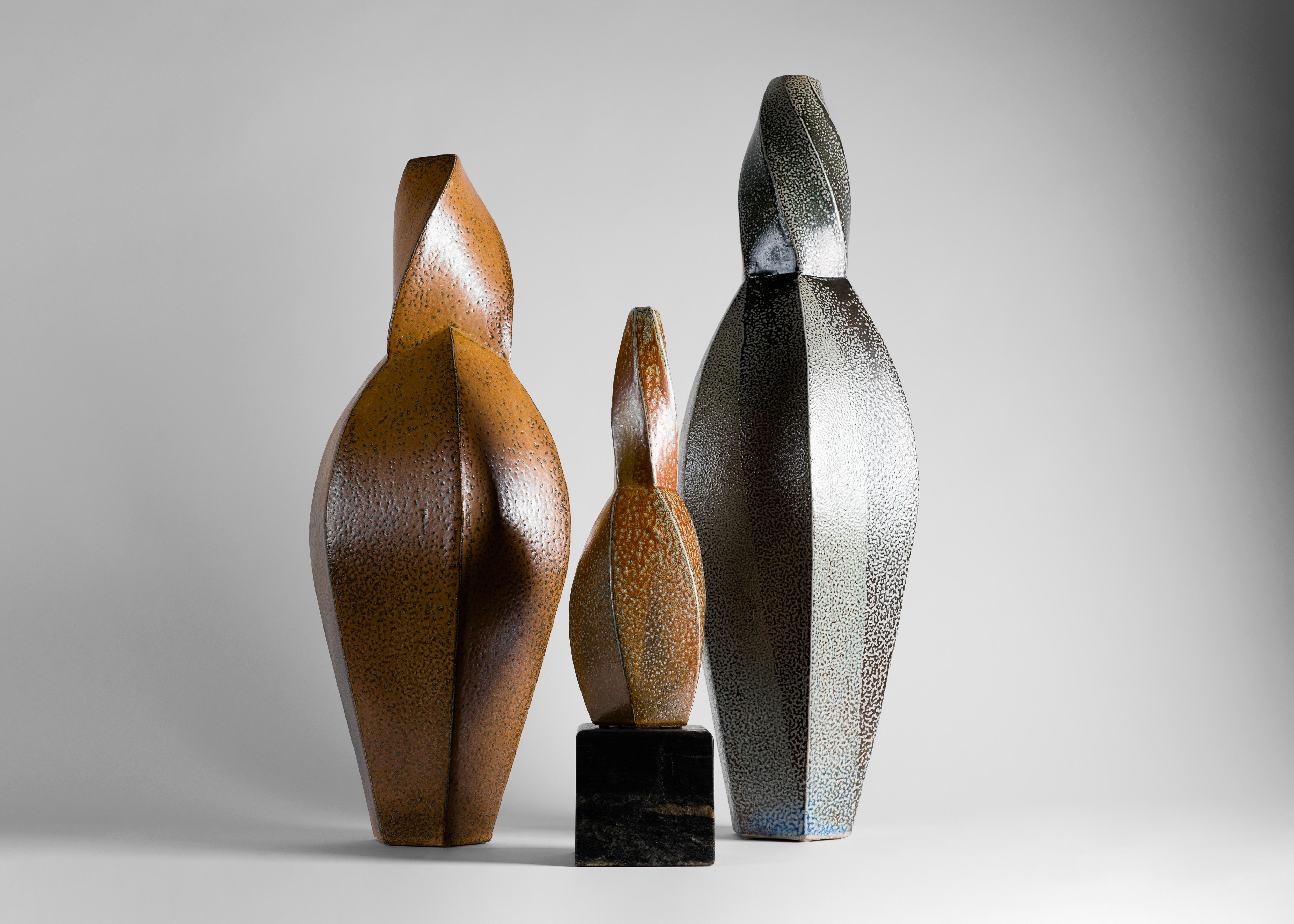 Twisting Keramikvase von Aage Birck, Dänemark, 2012 im Zustand „Hervorragend“ im Angebot in New York, NY