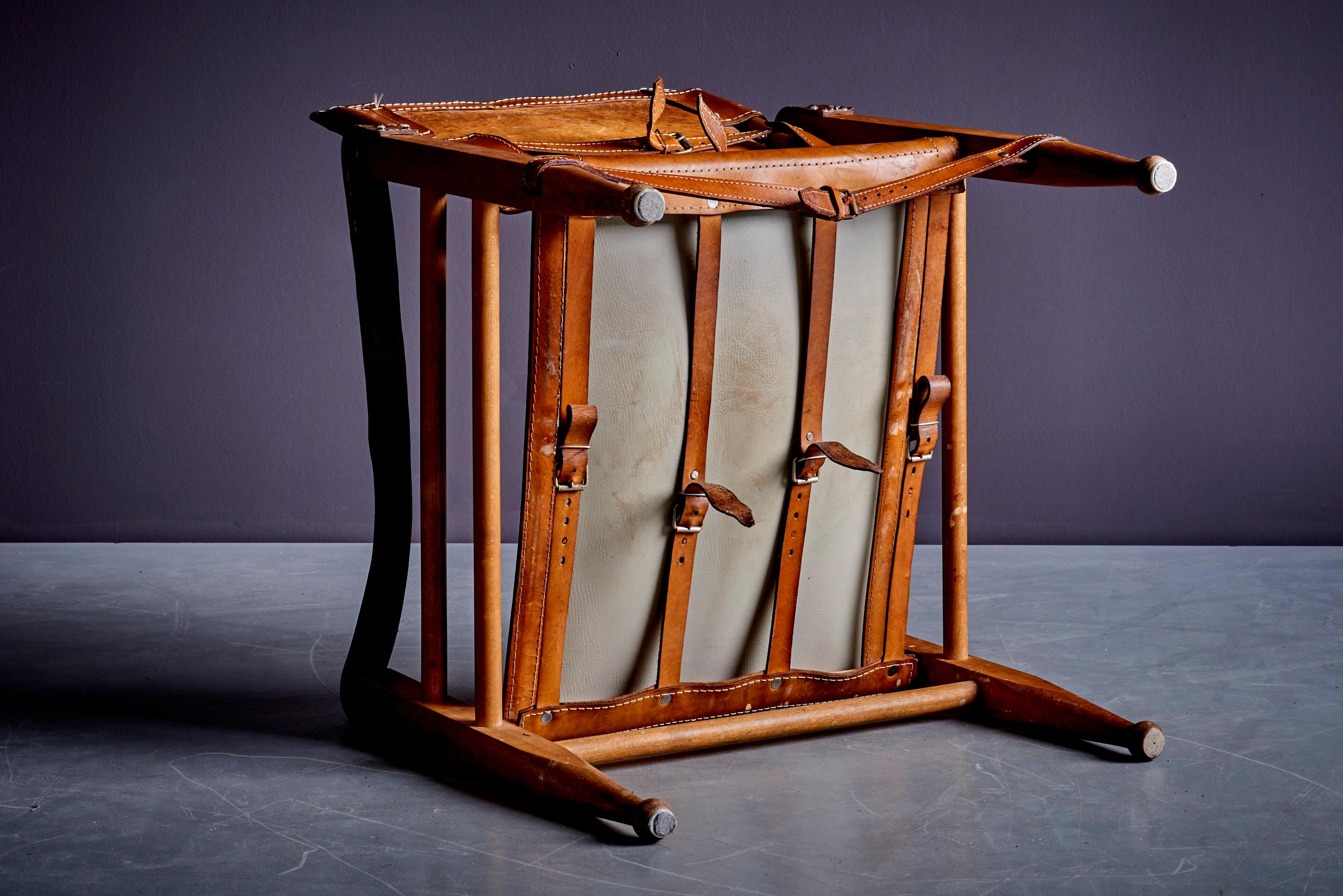 Aage Bruun & Søn Safari Chair aus Vollnarbenleder (Leder) im Angebot
