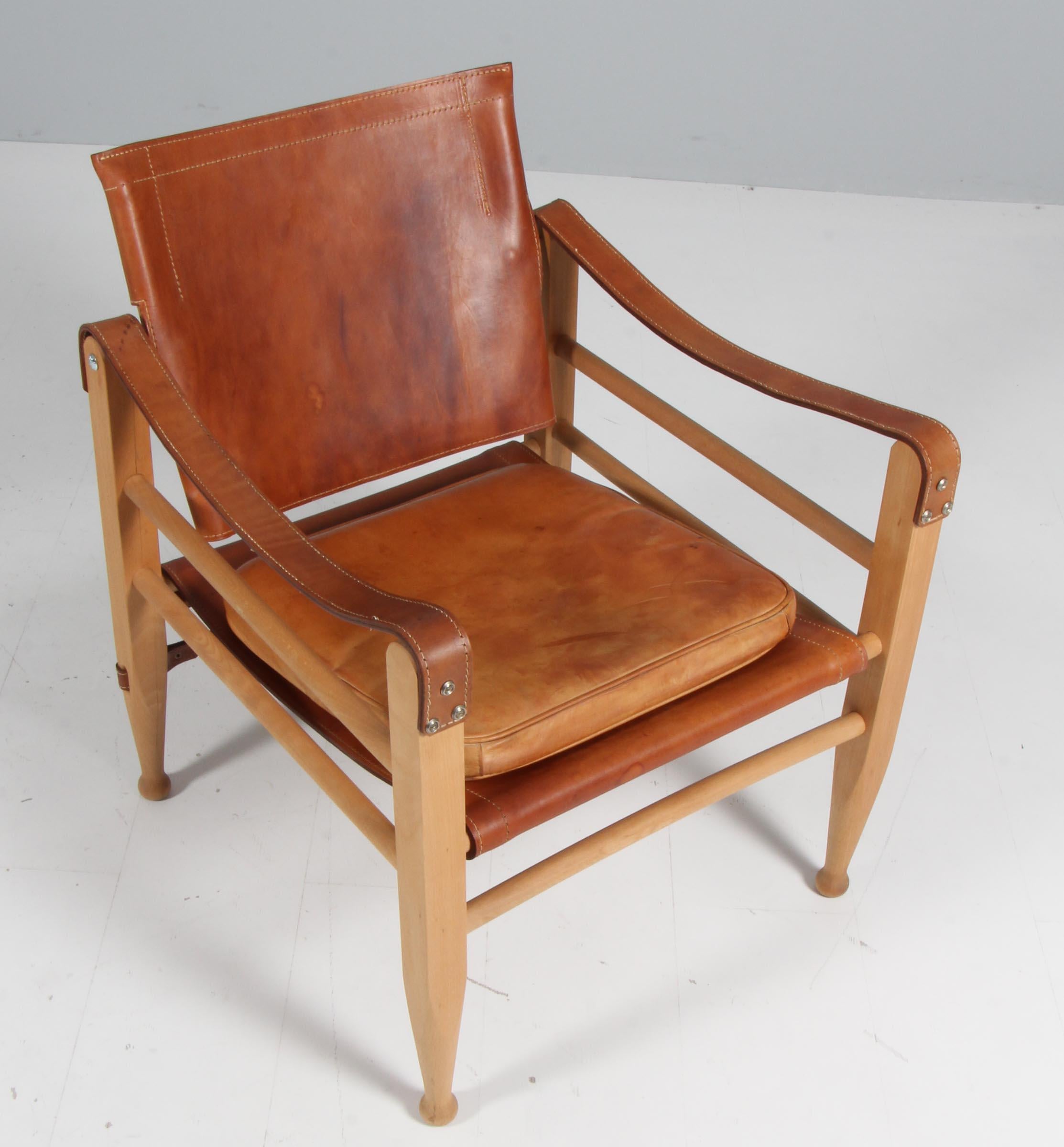 Aage Bruun & Son safari chair with frame of beech. Seat, back and armrests of patinated cognac saddle leather. 

Made in the 1960's by Aage Bruun & Son.