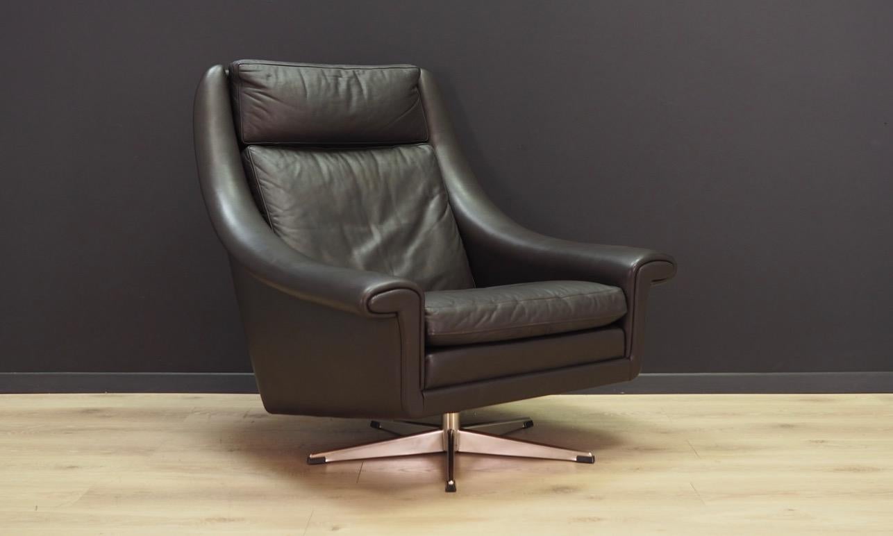 Superb armchair from the 1960s-1970s. Danish design - Minimalist form, brilliant workmanship. Project Aage Christensen produced by Erhardsen & Andersen. Original upholstery made of leather in dark brown. Rotary base made of metal. Maintained in good