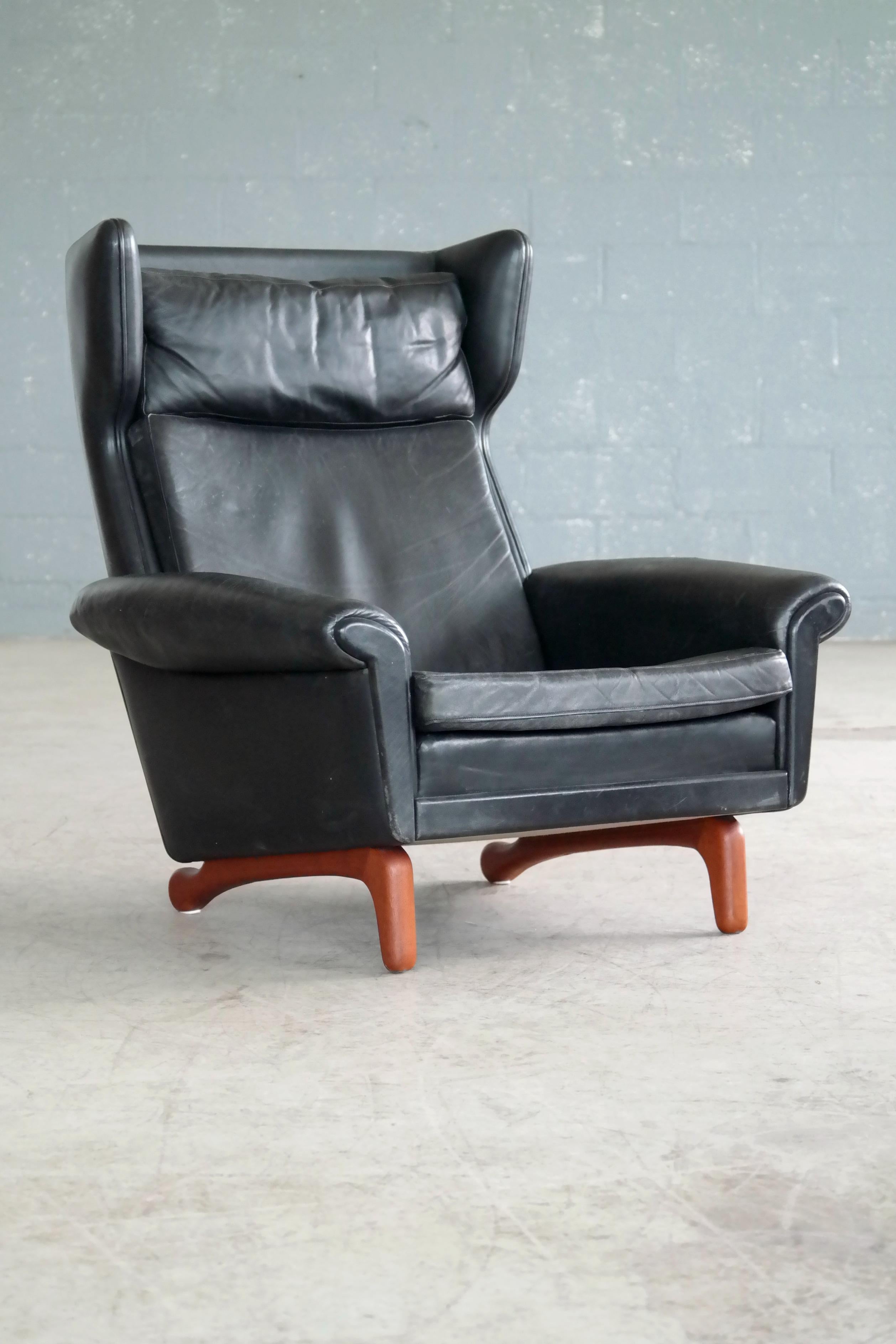 High back Diplomat lounge chair designed by Aage Christiansen in the mid-1960s and produced by Erhardsen & Andersen, Denmark. Upholstered in supple chocolate brown leather on a steel swivel base. Super elegant OG highest quality with care and