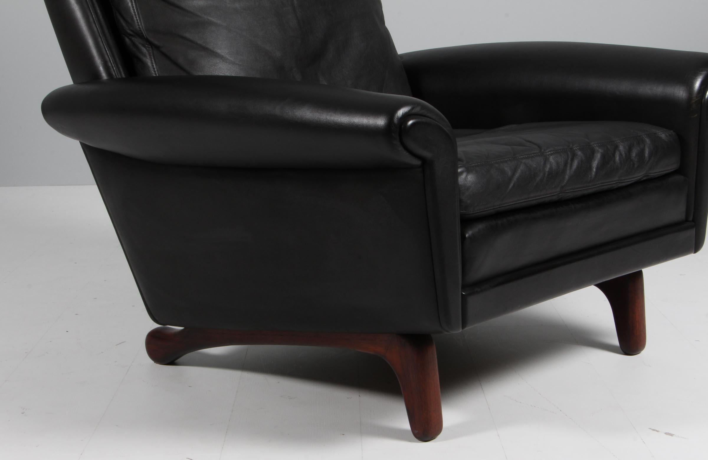 Aage Christiansen for Esra Møbeler. Lounge chair in original black leather. In Good Condition For Sale In Esbjerg, DK