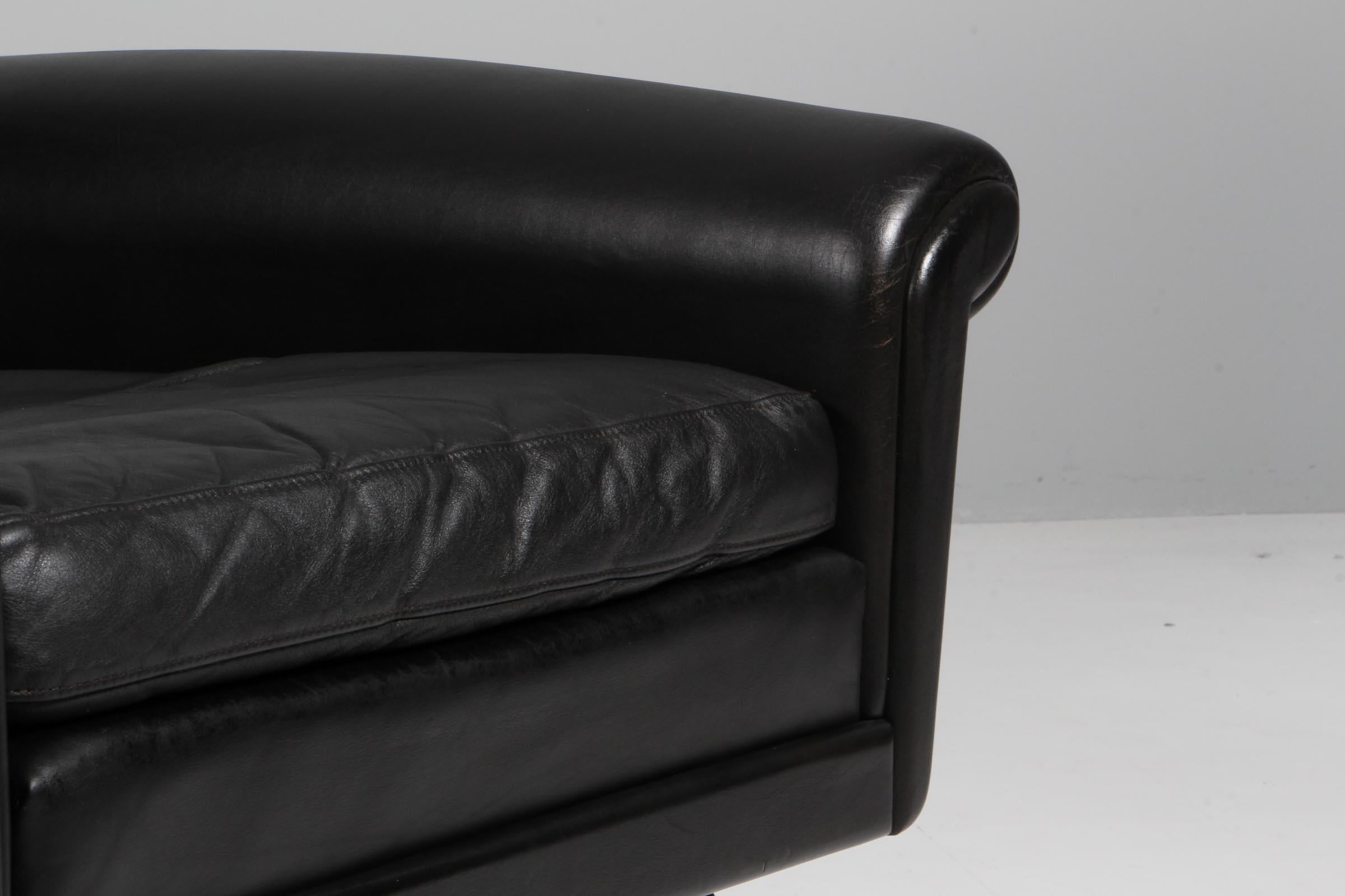 Mid-20th Century Aage Christiansen for Esra Møbeler. Lounge chair in original black leather. For Sale