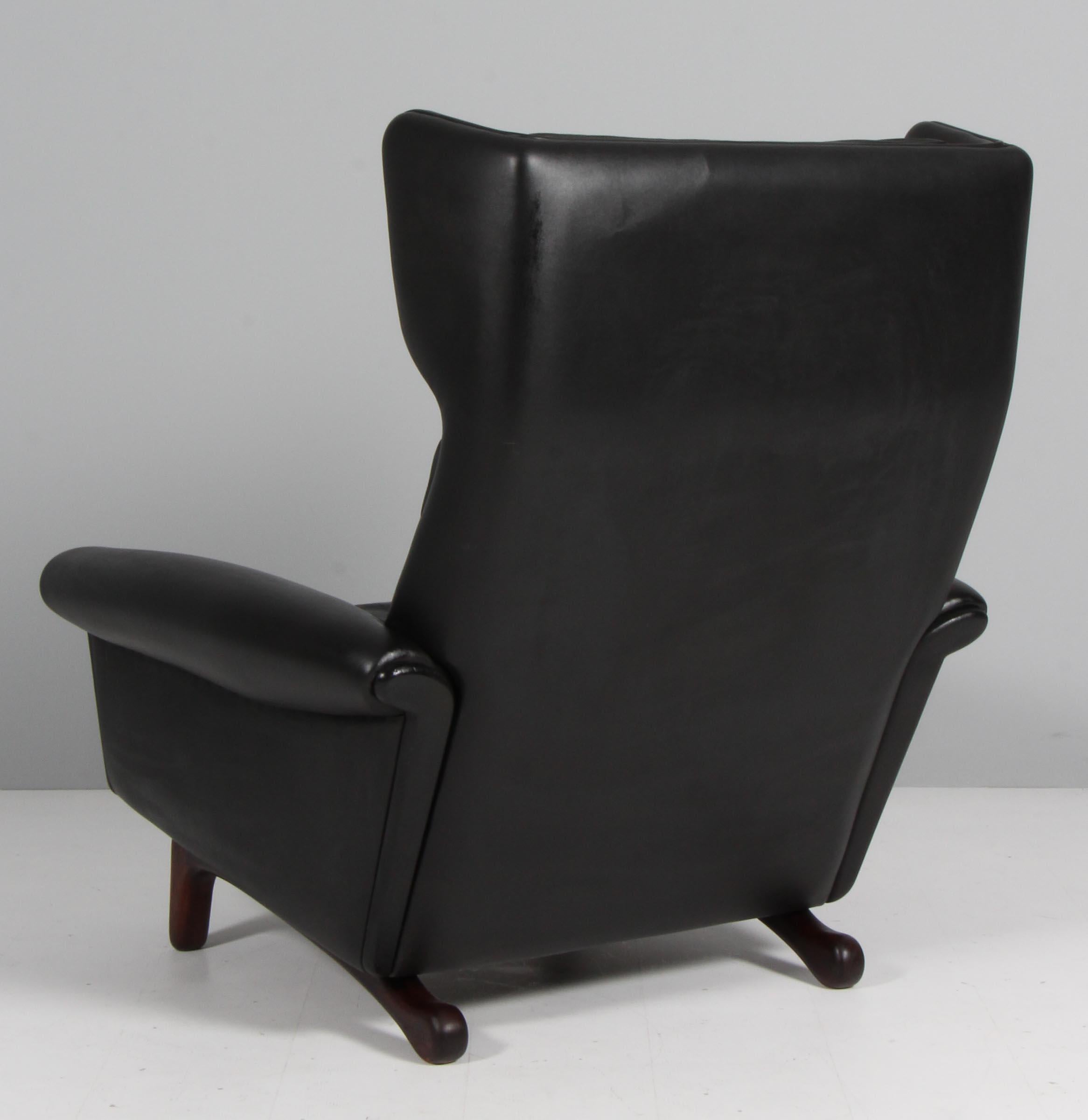 Leather Aage Christiansen for Esra Møbeler. Lounge chair in original black leather. For Sale