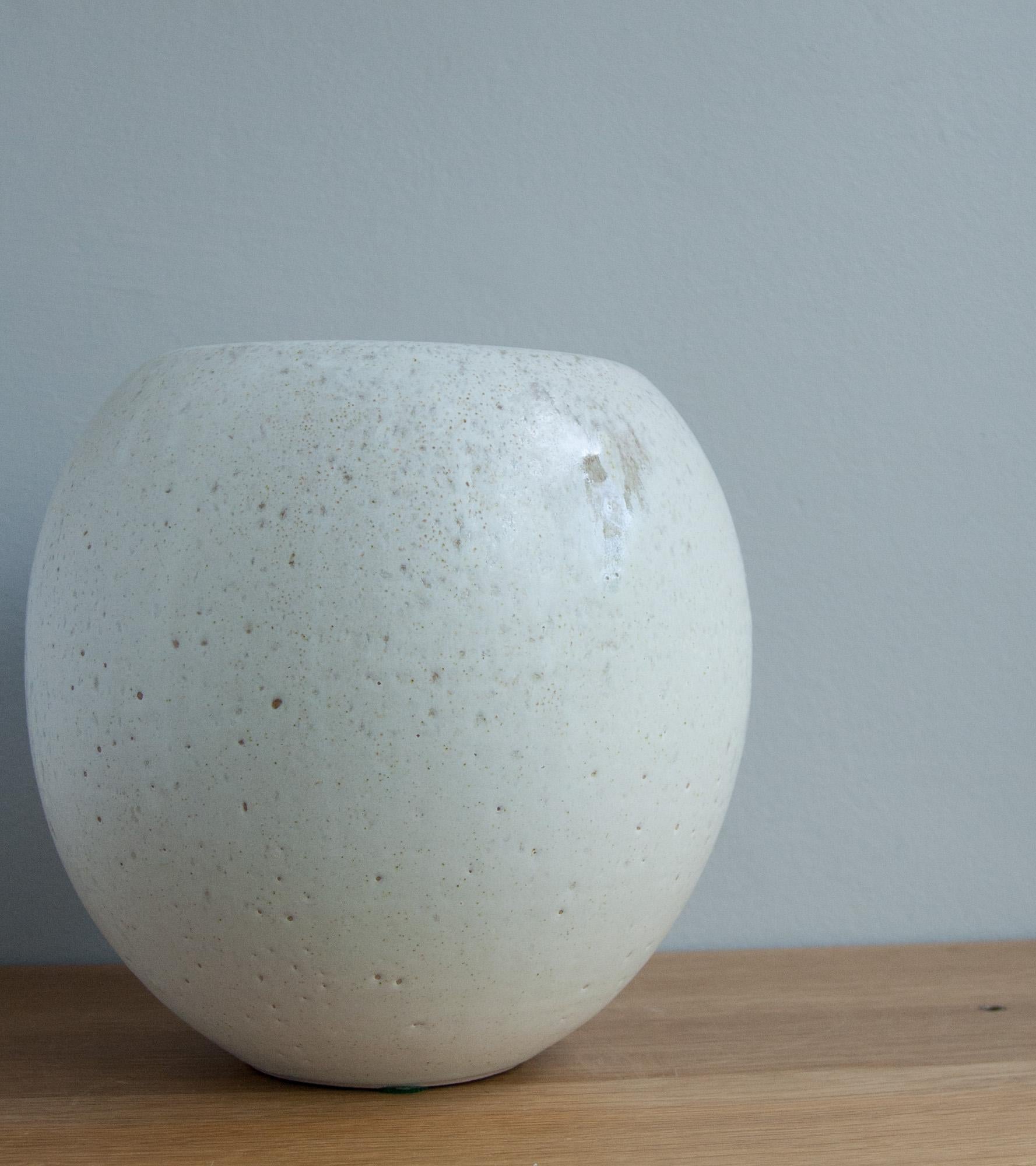 Aage & Kasper Würtz One off Bulbous Vase off White Glaze In Excellent Condition In London, GB