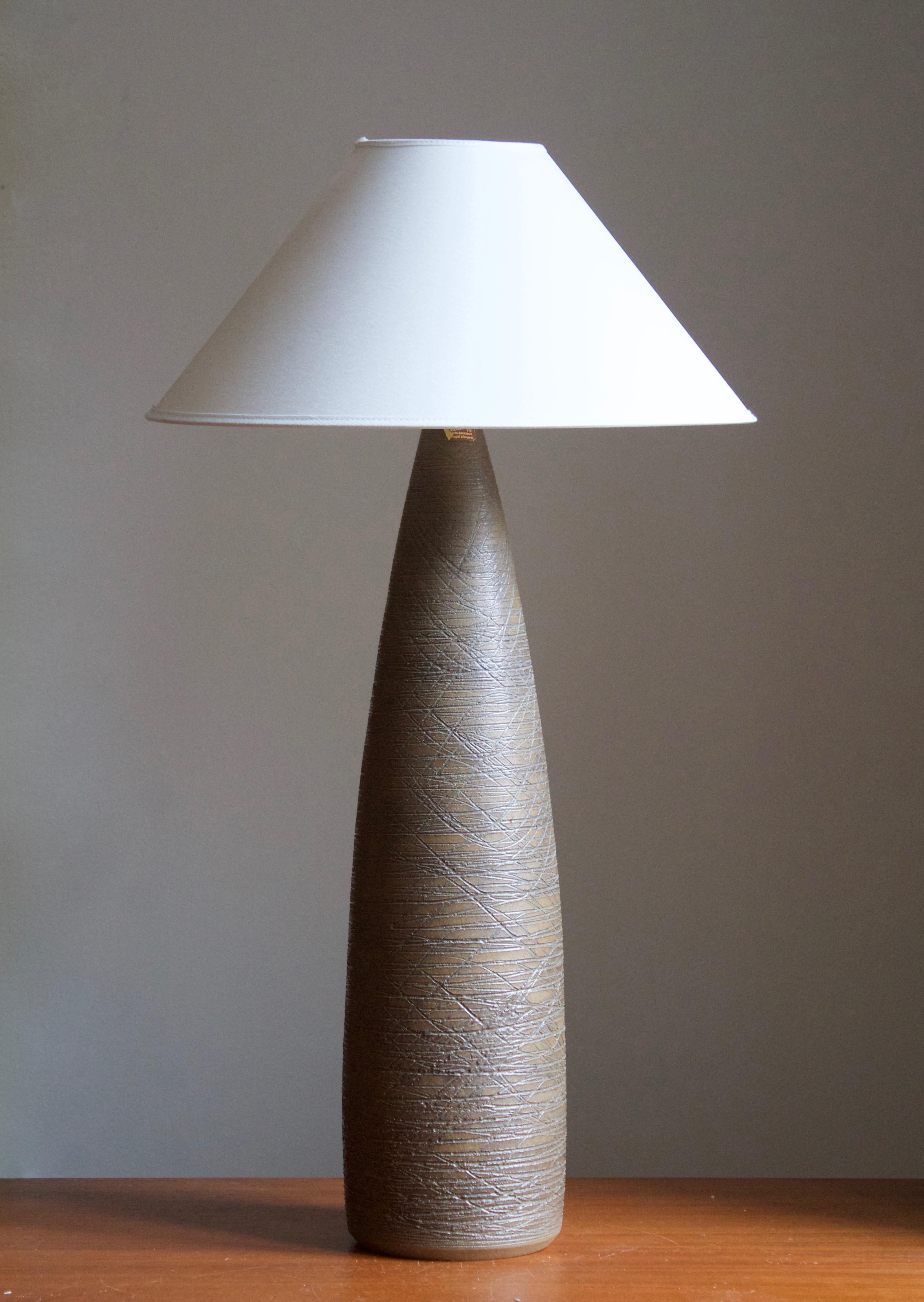 A very large table lamp produced by Danish ceramicist Aage Rasmus Selsbo in his studio, Simlångsdalen, Sweden, 1960s. Features Brown glaze and subtle incised decoration. Labeled and signed.

Sold without lampshade. Stated dimensions exclude