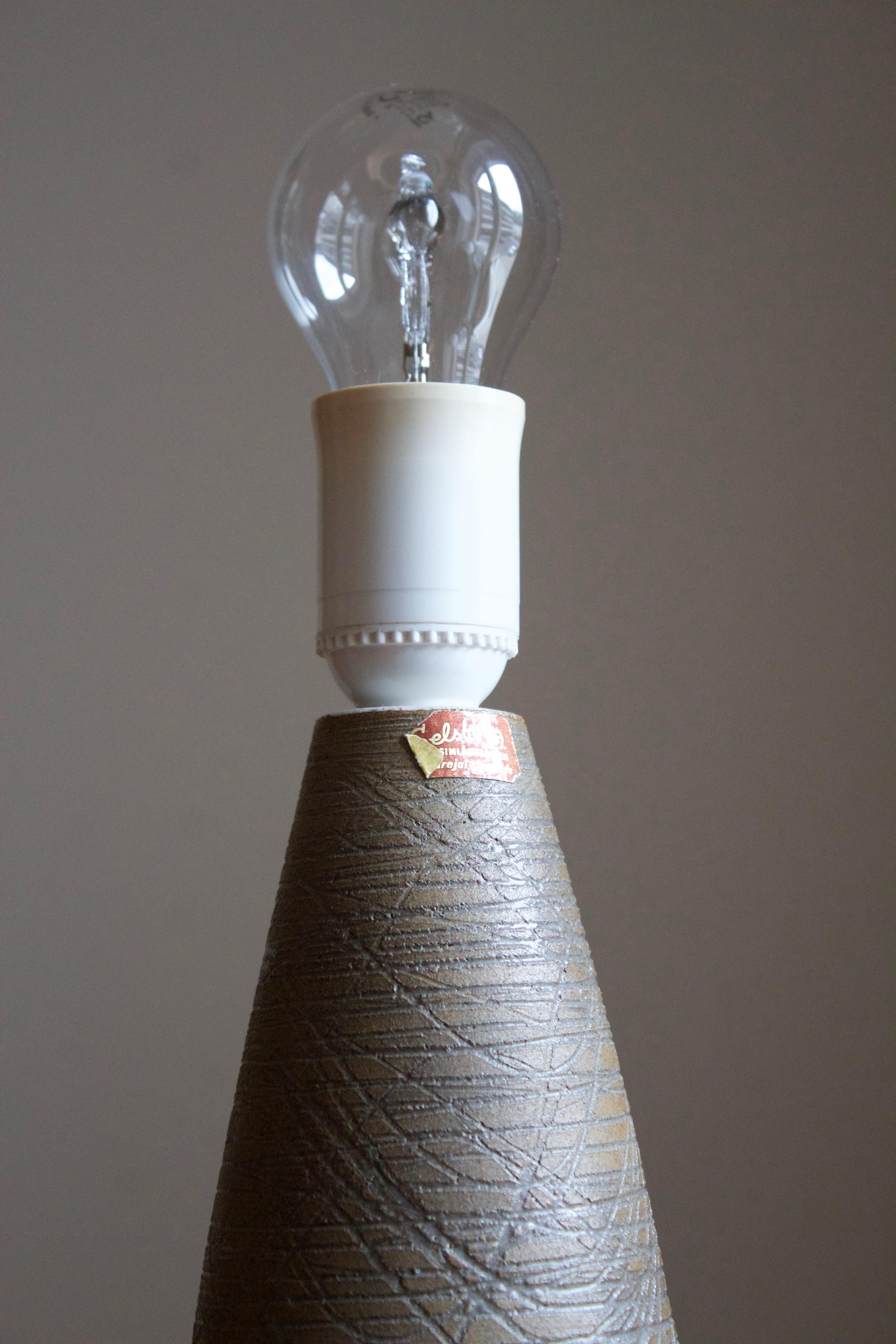 Aage Rasmus Selsbo, Large Table Lamp, Stoneware, Simlångsdalen, Sweden, 1960s In Good Condition In High Point, NC