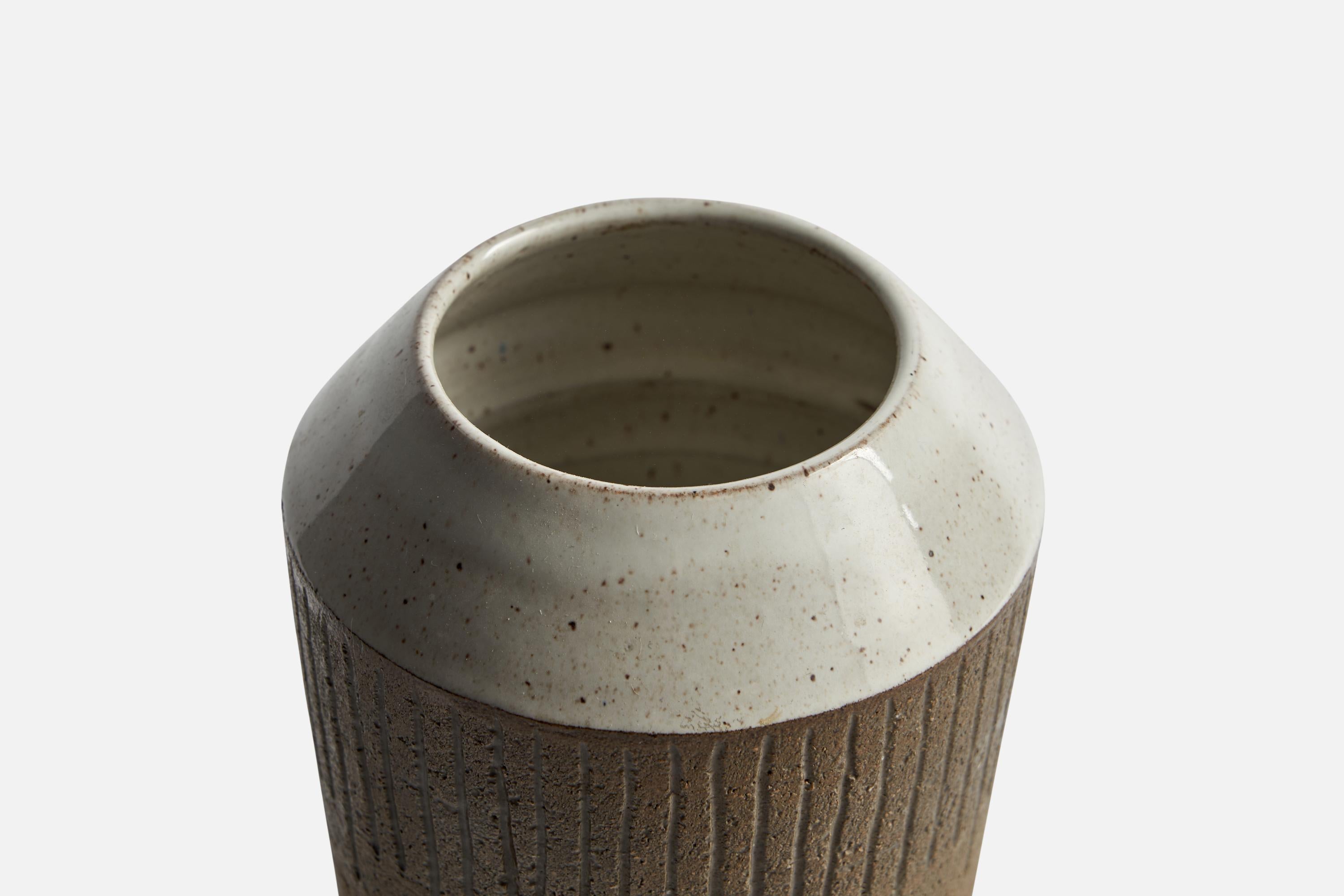 Aage Rasmus Selsbo, Vase, Ceramic, Sweden, 1960s In Good Condition For Sale In High Point, NC