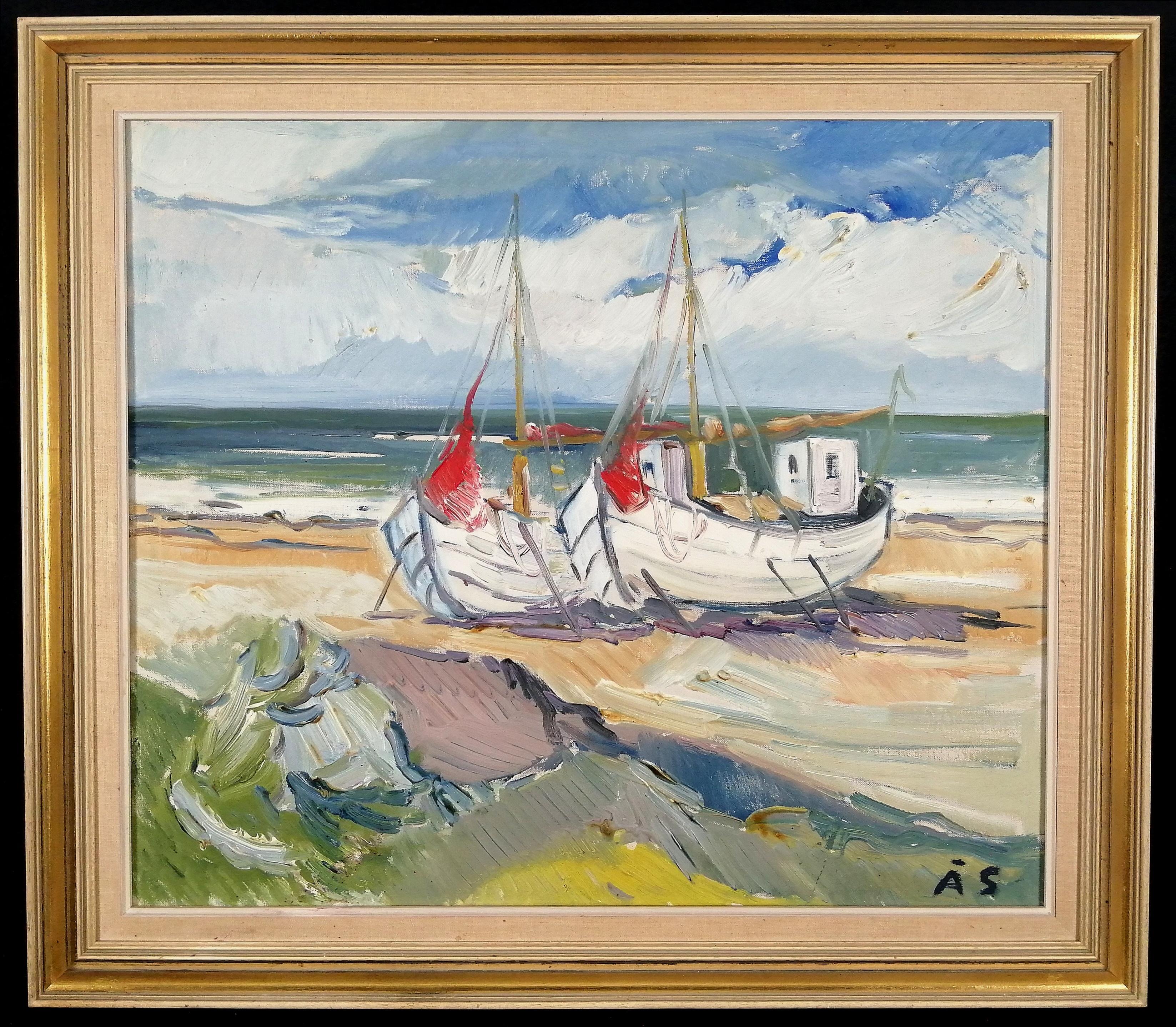 Aage Strand Landscape Painting – Boats on the Beach – großes dänisches Gemälde, Öl auf Leinwand, Mitte des 20. Jahrhunderts