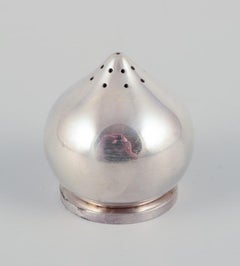 Aage Weimar. Una coppia di saliere e pepiere moderniste in argento sterling.