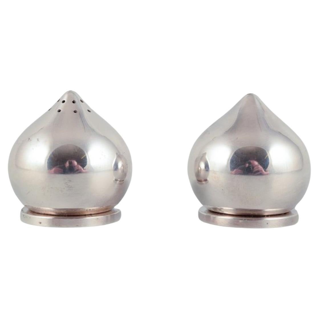 Aage Weimar, Danish silversmith.  Pair of modernist salt and pepper shakers. For Sale