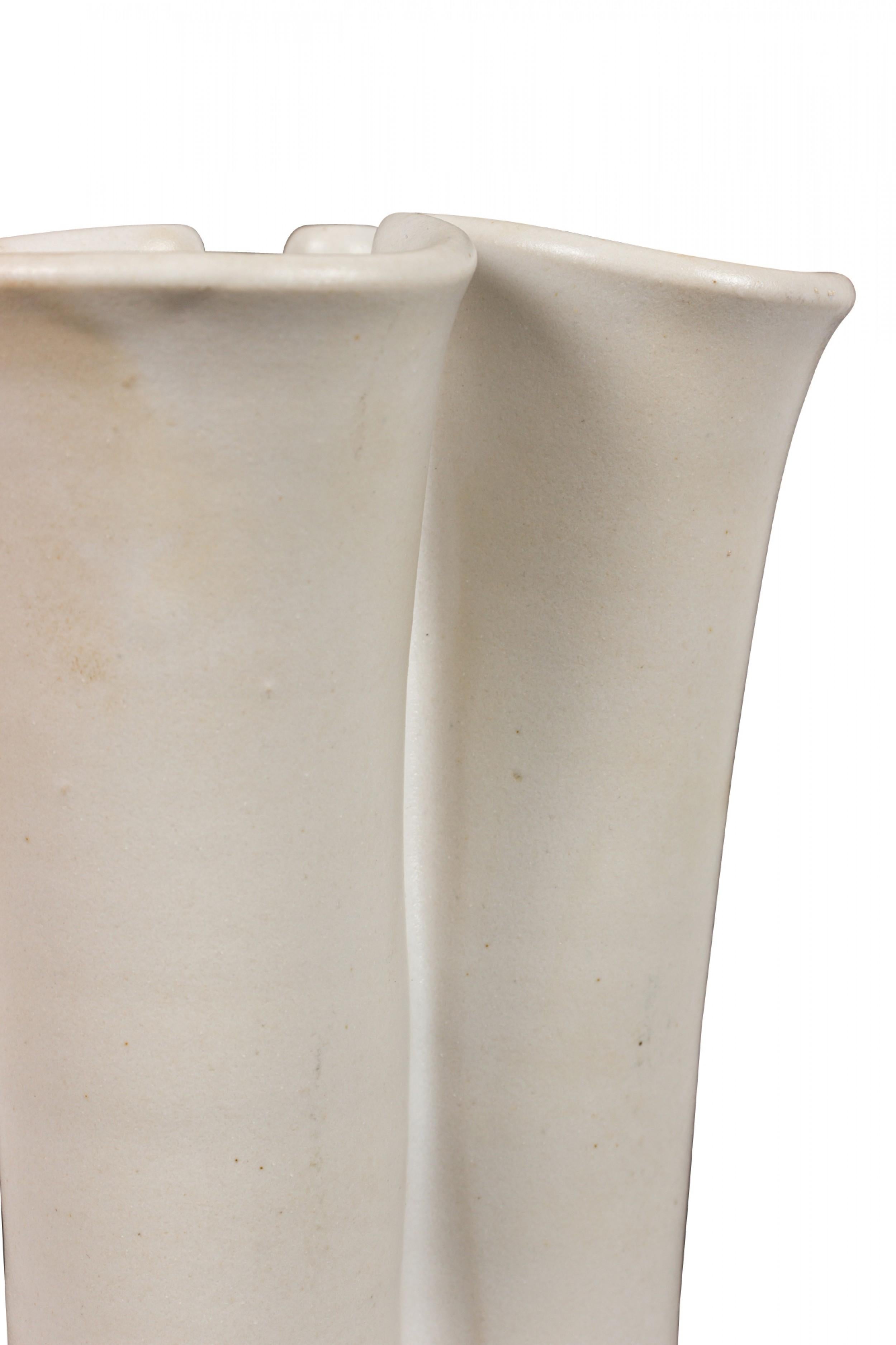 Aage Würtz Danish Mid-Century White Organic Lobed Porcelain Vase In Good Condition In New York, NY