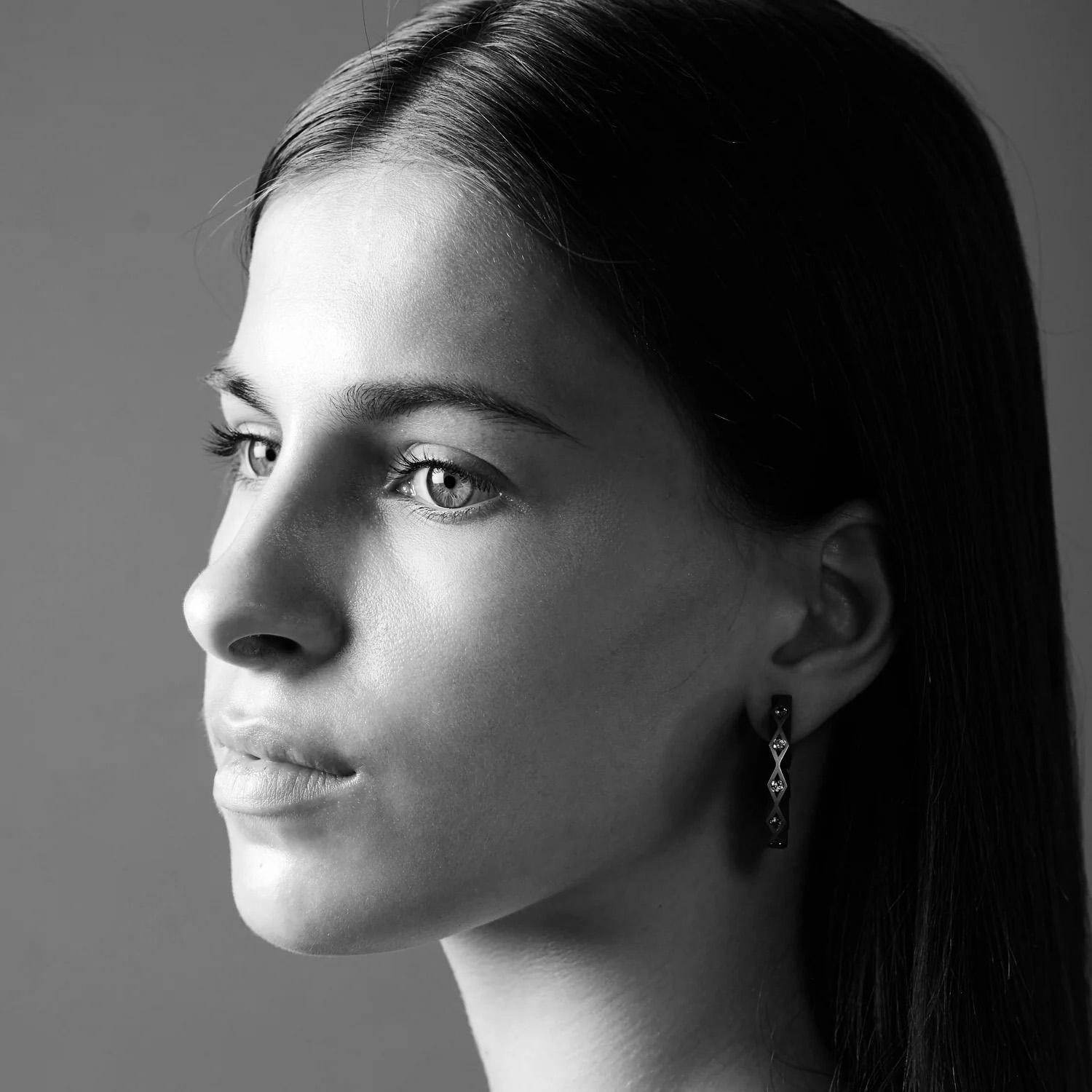 Aaltas' Mambo Mini Earrings are crafted from grey anodised aluminium and 18k gold. The bold earrings feature 0.52cts of white diamonds set into the edge.

Aaltas' visionary designer, Sonia Lacroix, explores the technical possibilities of aluminium,