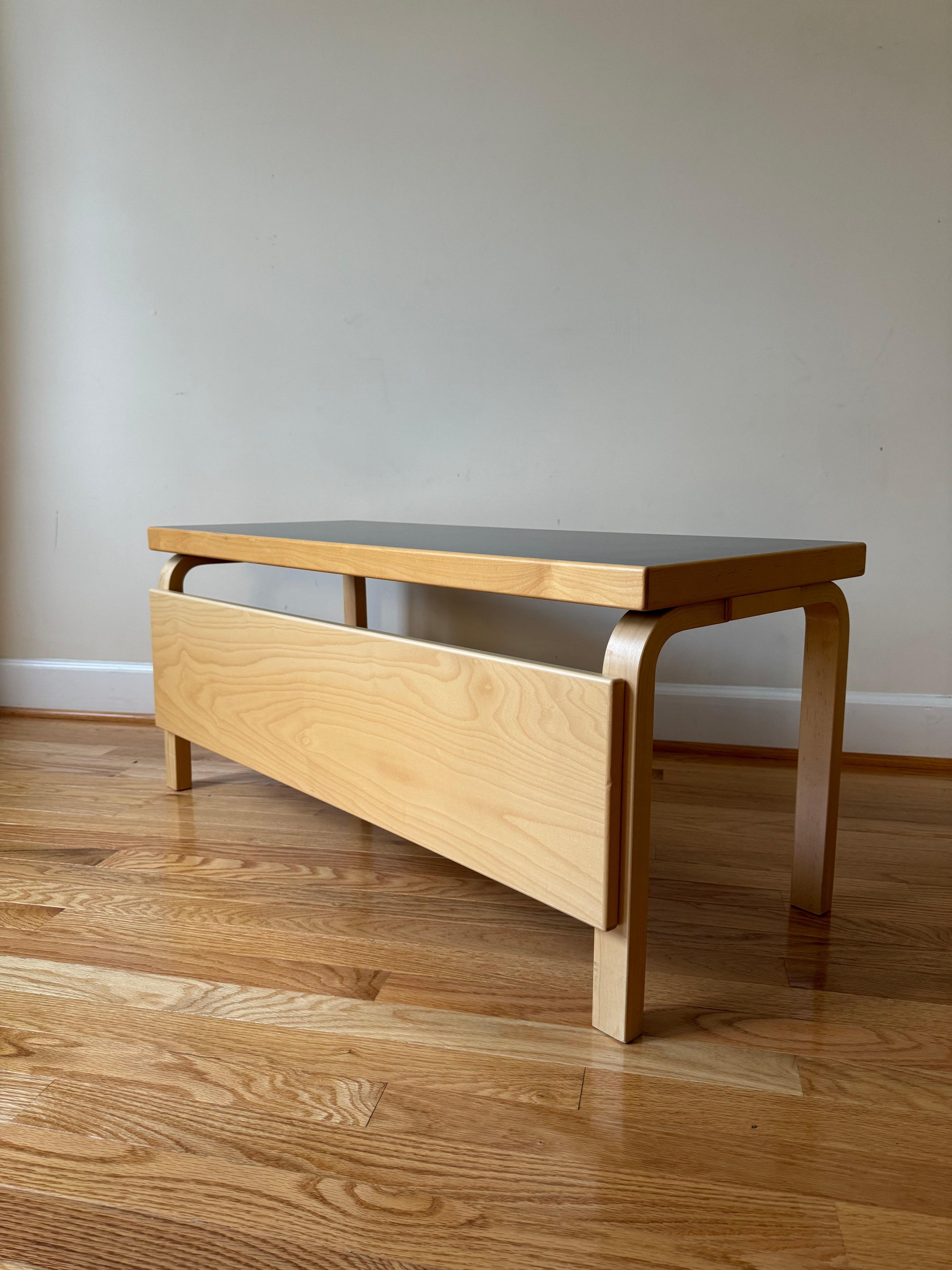 Panca Aalto / Porta TV di Alvar Aalto per Artek in vendita 3
