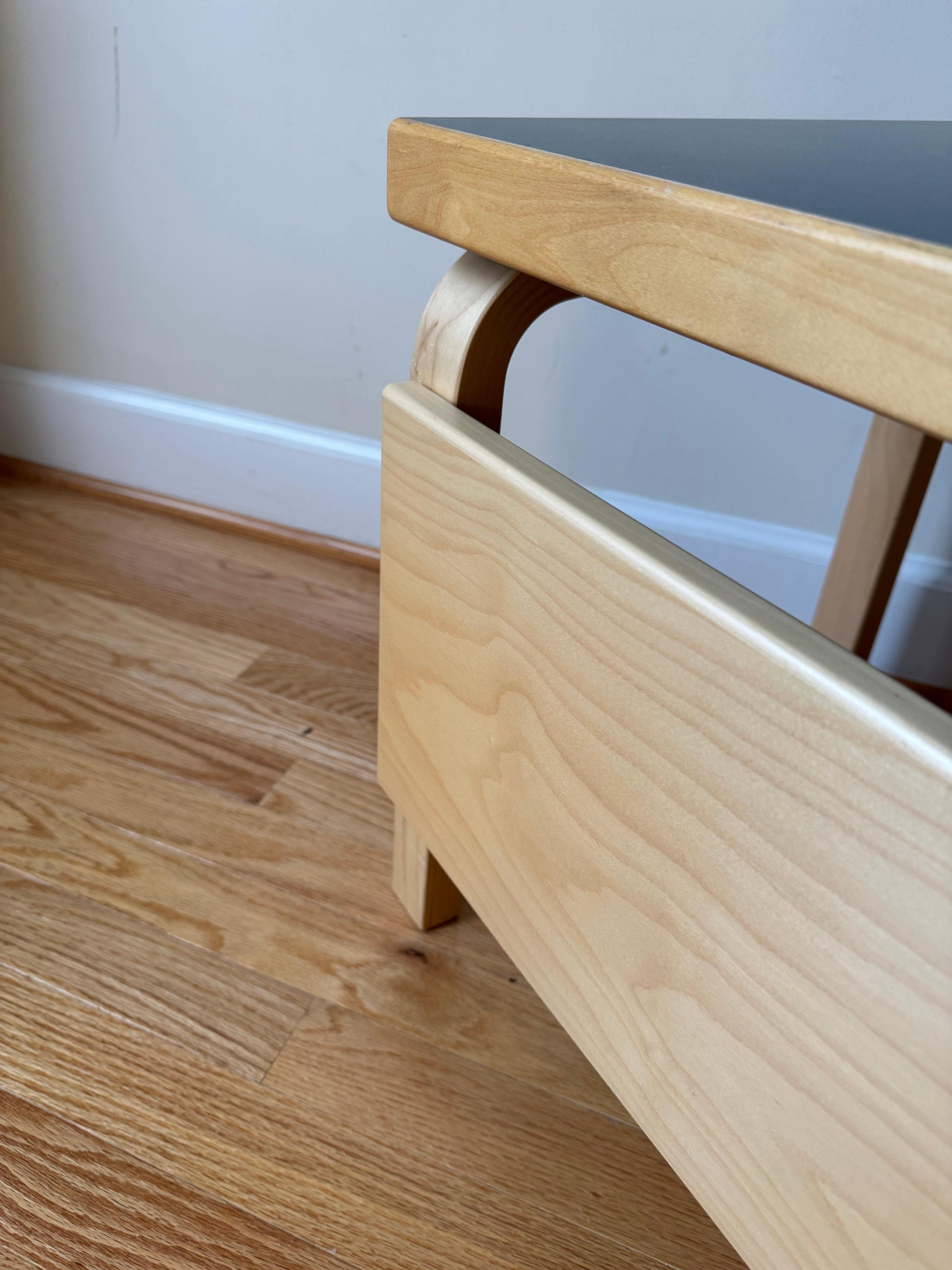 Panca Aalto / Porta TV di Alvar Aalto per Artek in vendita 4