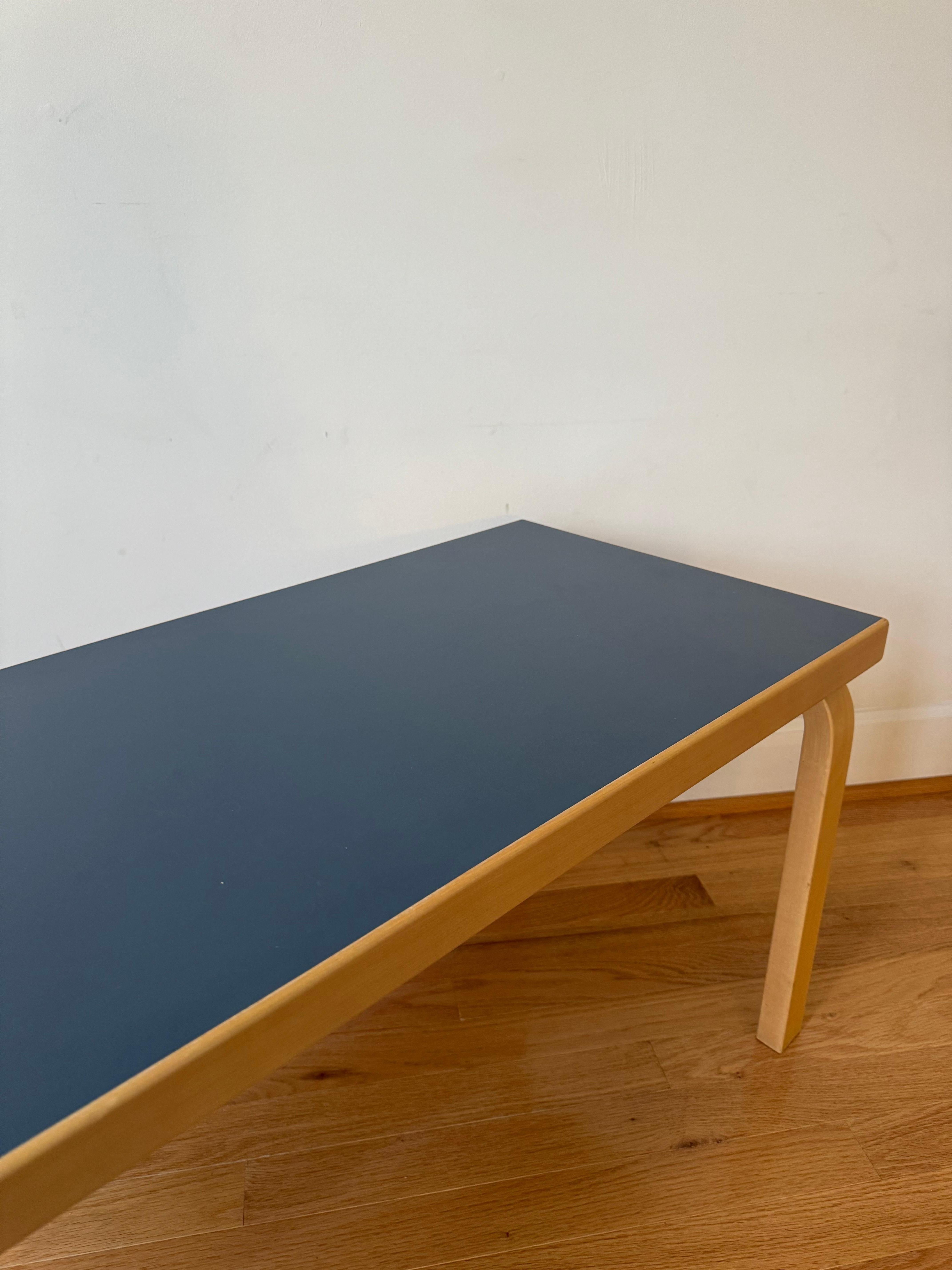 Panca Aalto / Porta TV di Alvar Aalto per Artek in vendita 1
