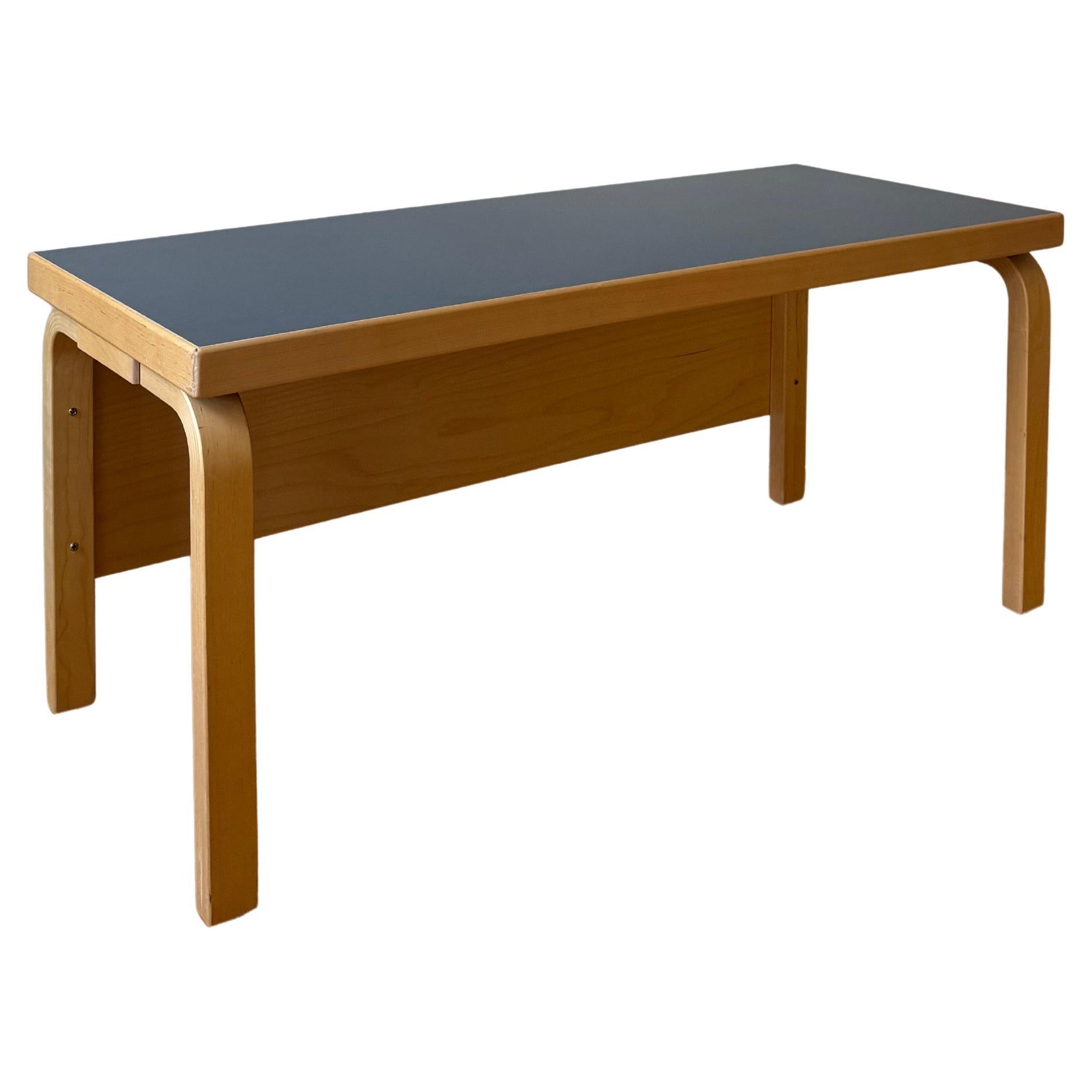 Panca Aalto / Porta TV di Alvar Aalto per Artek in vendita