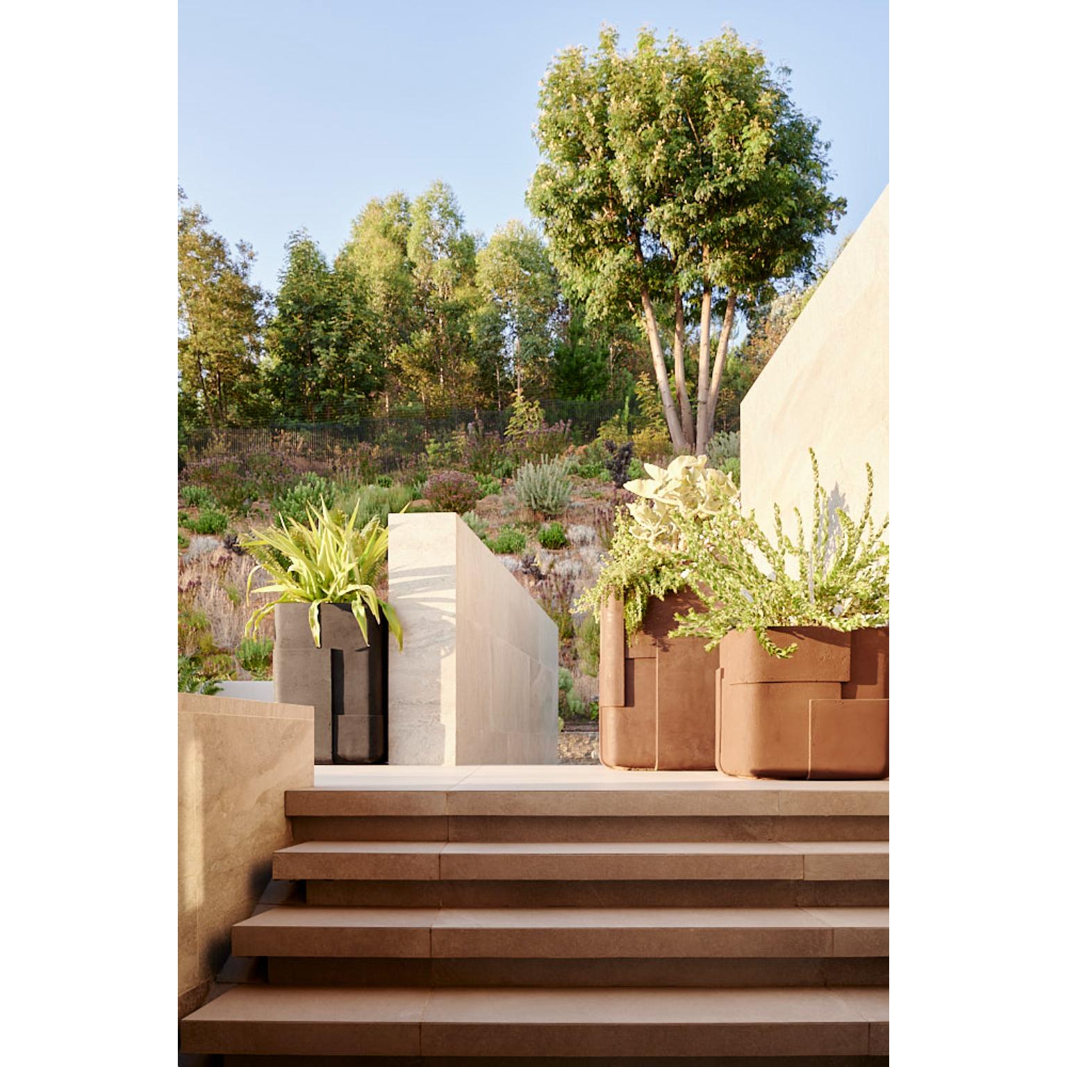Grande jardinière en grès Aarde par Indigenus en vente 1
