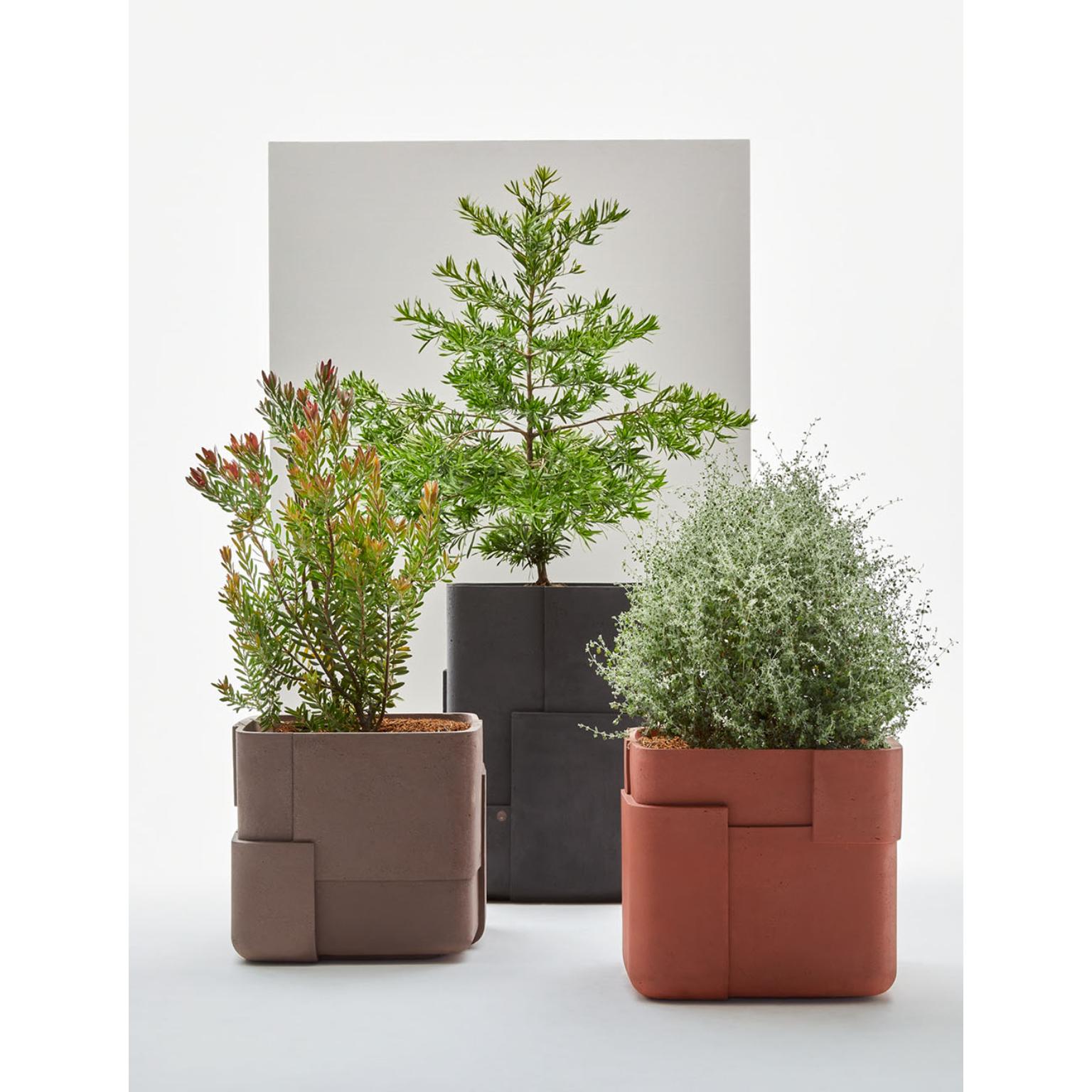 Aarde Tall XS Sandstone Planter by Indigenus For Sale 8