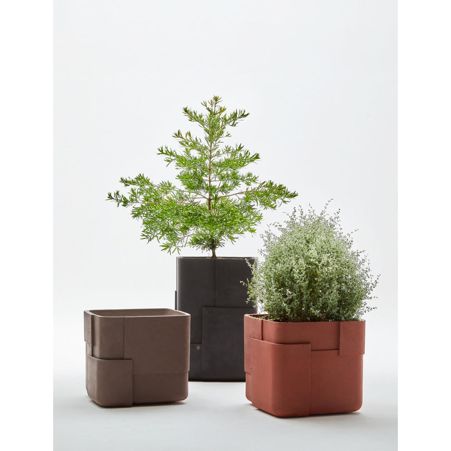 Aarde Tall XS Sandstone Planter by Indigenus For Sale 9