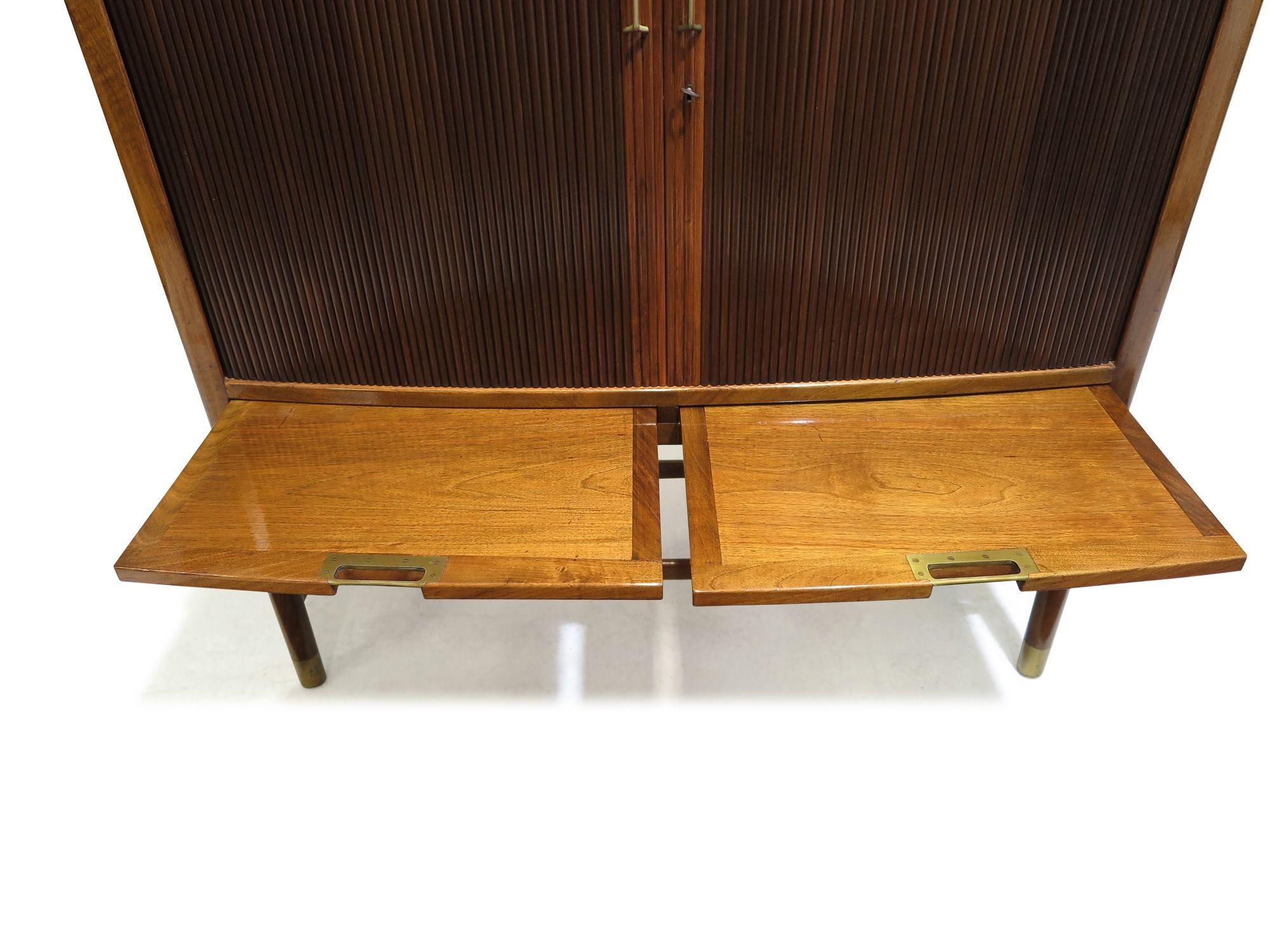 Poli Cabinet Aarhus Rådhus, 1941, par Hans J. Wegner en vente