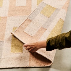 Handgewebter geometrischer moderner indischer Teppich in mehrfarbigen pastellfarbenen Schirmen von Aari