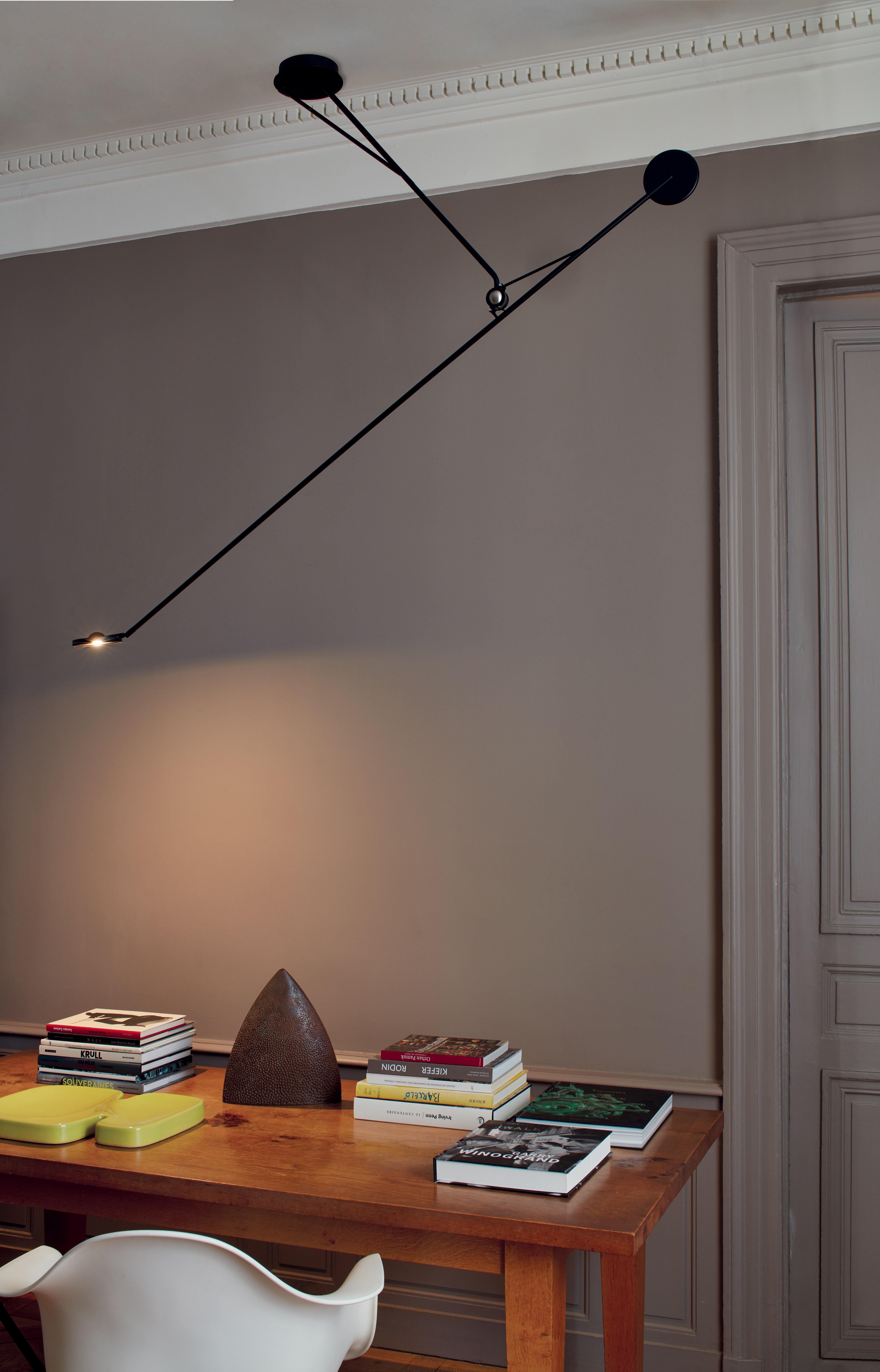 Aaro ceiling lamp by Simon Schmitz
Dimensions: D 16 x W 16 x H 148 cm
Materials: Aluminum, Steel
All our lamps can be wired according to each country. If sold to the USA it will be wired for the USA for instance.

Ceiling lamp in steel and