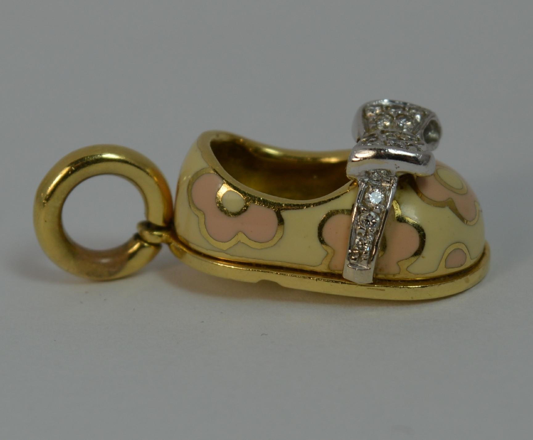 

A stunning genuine AARON BASHA charm or pendant.

Solid 18 carat yellow gold example.

Designed with pink and cream enamel with bow top.

Formed in the shape of a cute baby shoe.

No longer a current model though based on very similar examples