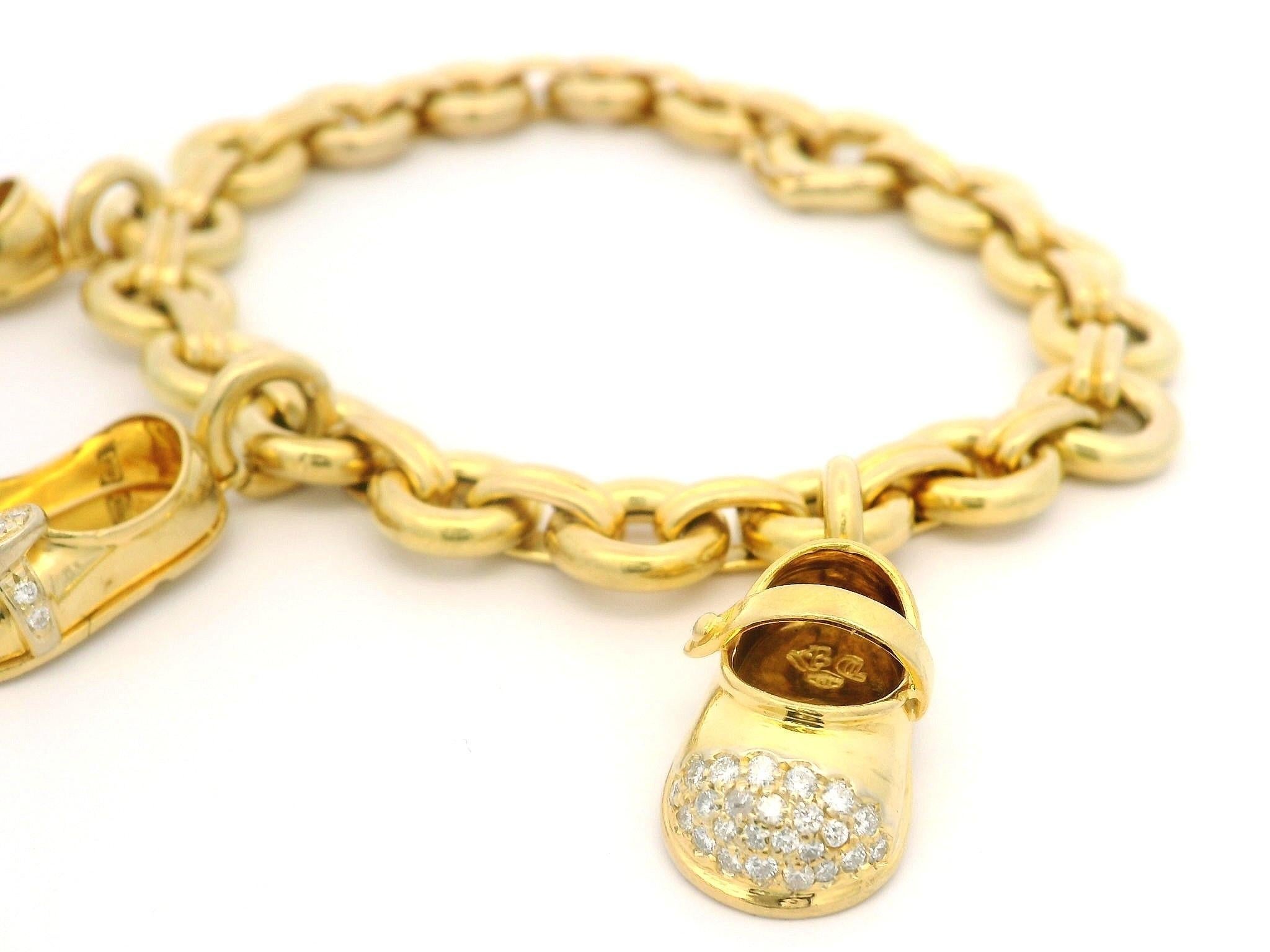 Aaron Basha, bracciale in oro 18k con 3 charme di scarpe con diamanti e anelli rotondi aperti A Link in vendita 6