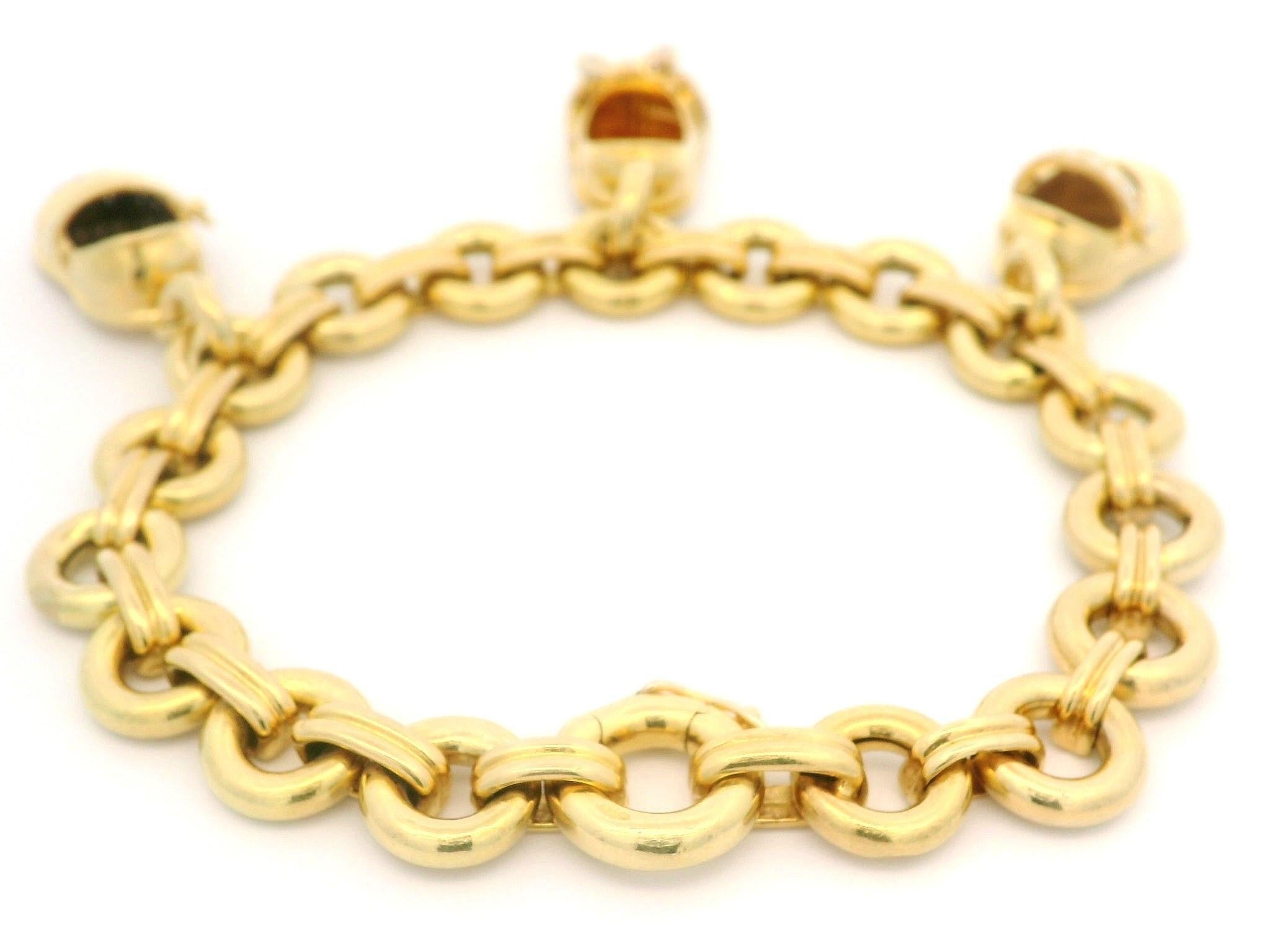 Aaron Basha, bracciale in oro 18k con 3 charme di scarpe con diamanti e anelli rotondi aperti A Link in vendita 7