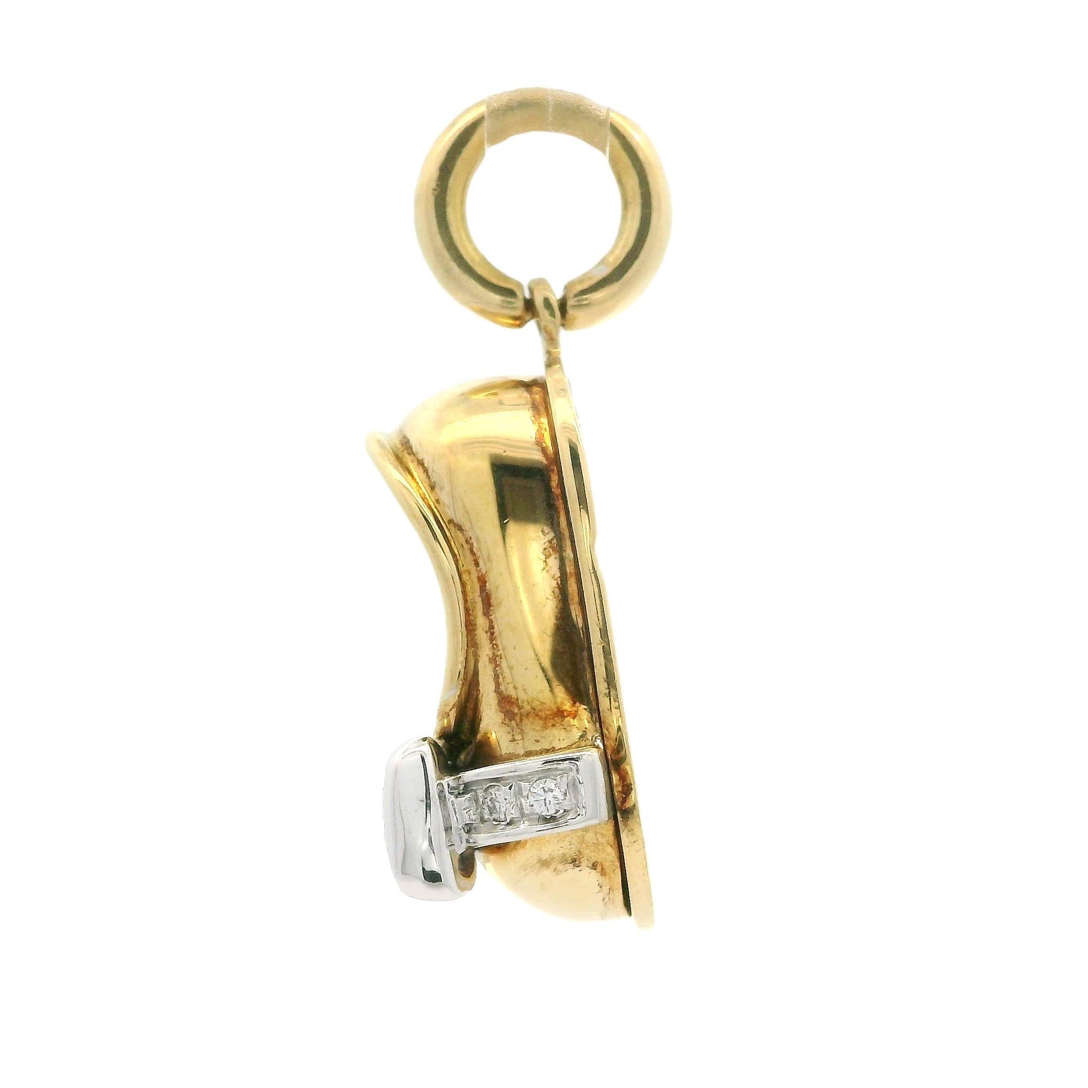 Aaron Basha, oro 18k TT, diamante 0,11ctw, ciondolo a forma di fiocco per scarpe da bambino. In condizioni ottime in vendita a Montclair, NJ