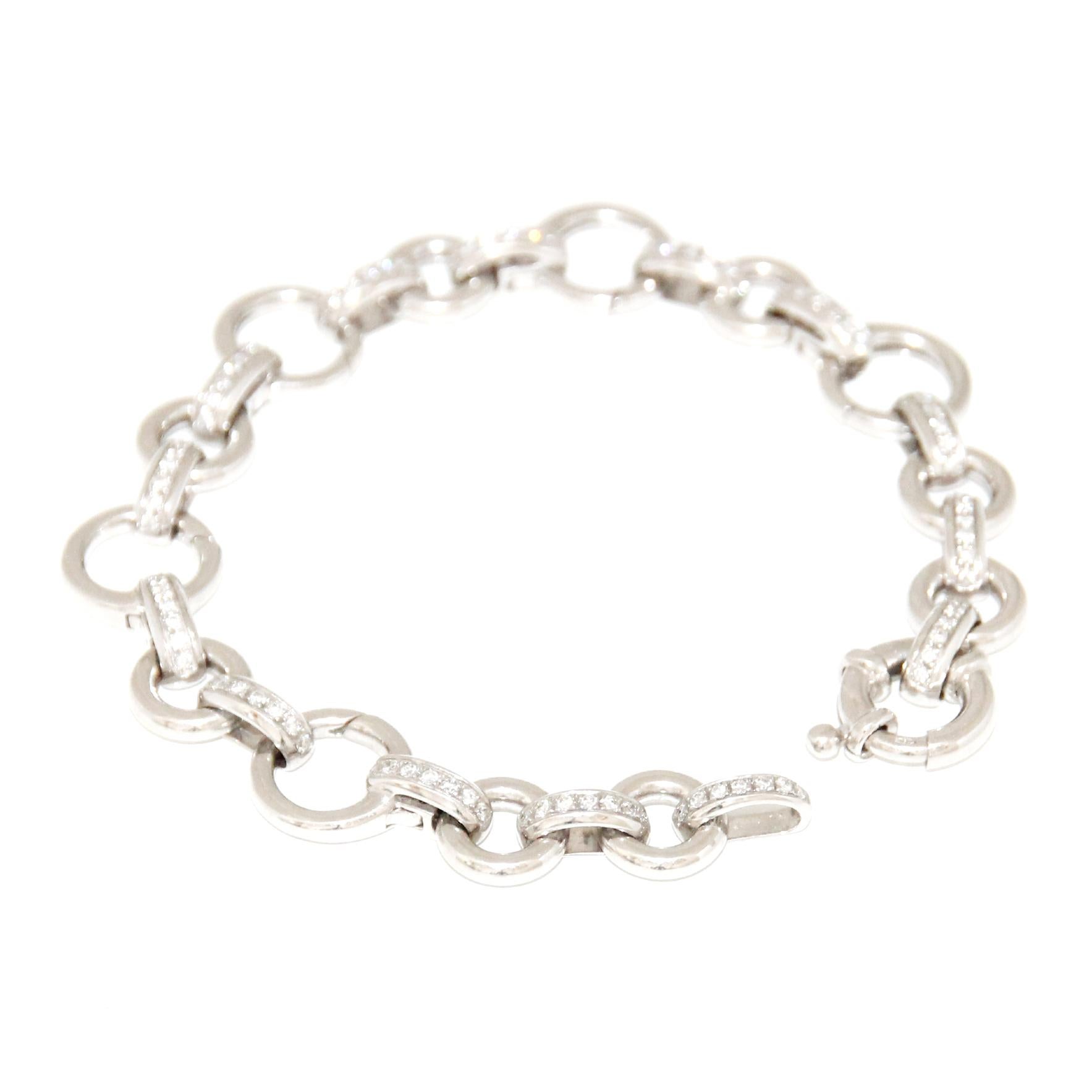 Aaron Basha, or blanc 18 carats  et diamants  Bracelet à maillons 
Diamants 0.95ctw   
Les liens sont  Amovible
Possibilité d'ajouter plusieurs charmes 
Vente au détail 9 800,00
(Veuillez noter que  le charme n'est pas inclus )