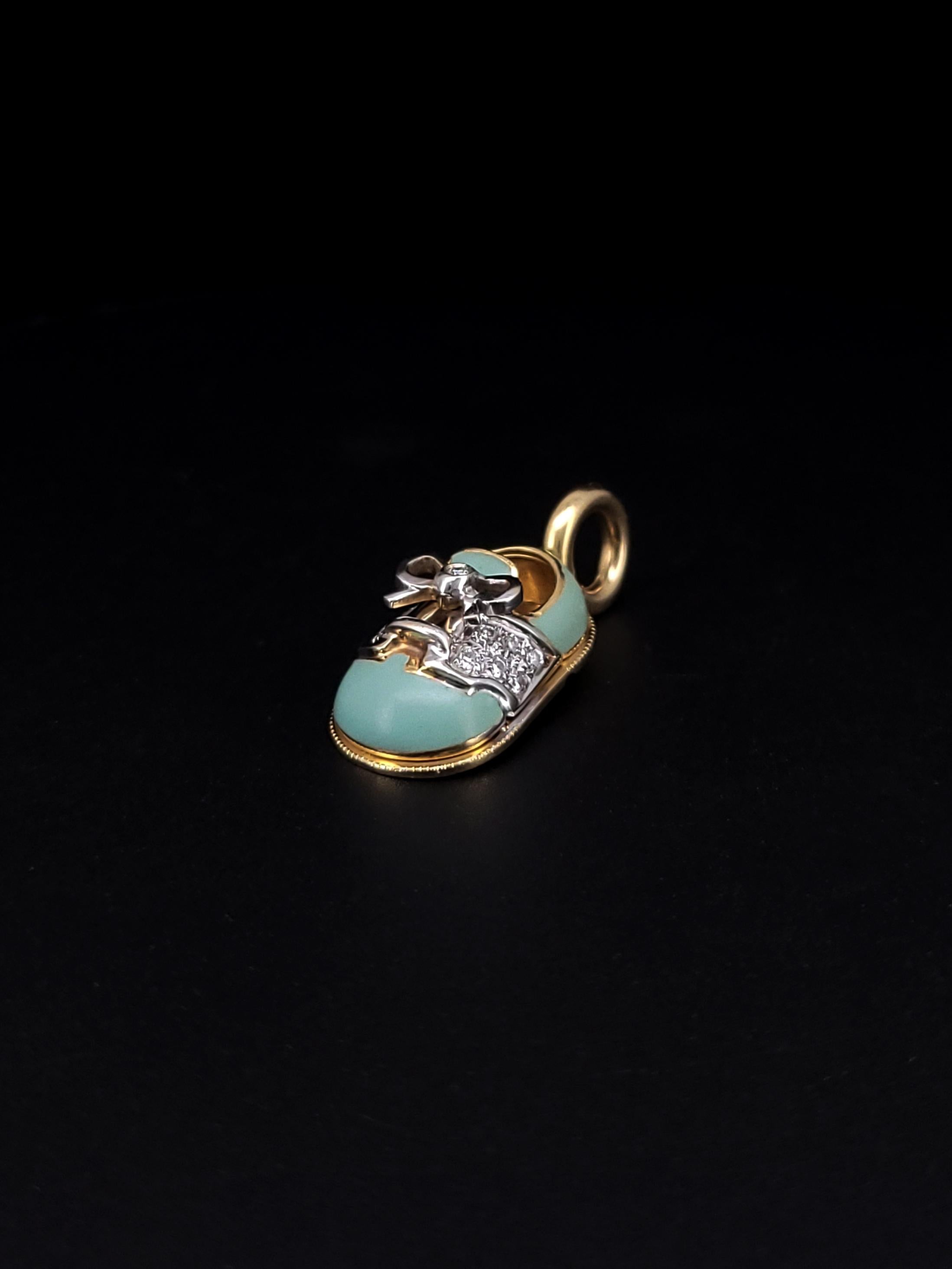 Aaron Basha 18K Yellow Gold Diamond Baby Shoe The Classic Saddle Pendant In New Condition For Sale In New York, NY