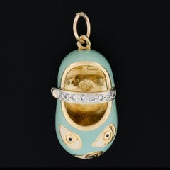 Aaron Basha, ciondolo a forma di scarpa per bambini in oro giallo 18k con diamante e smalto blu, con occhio malvagio.