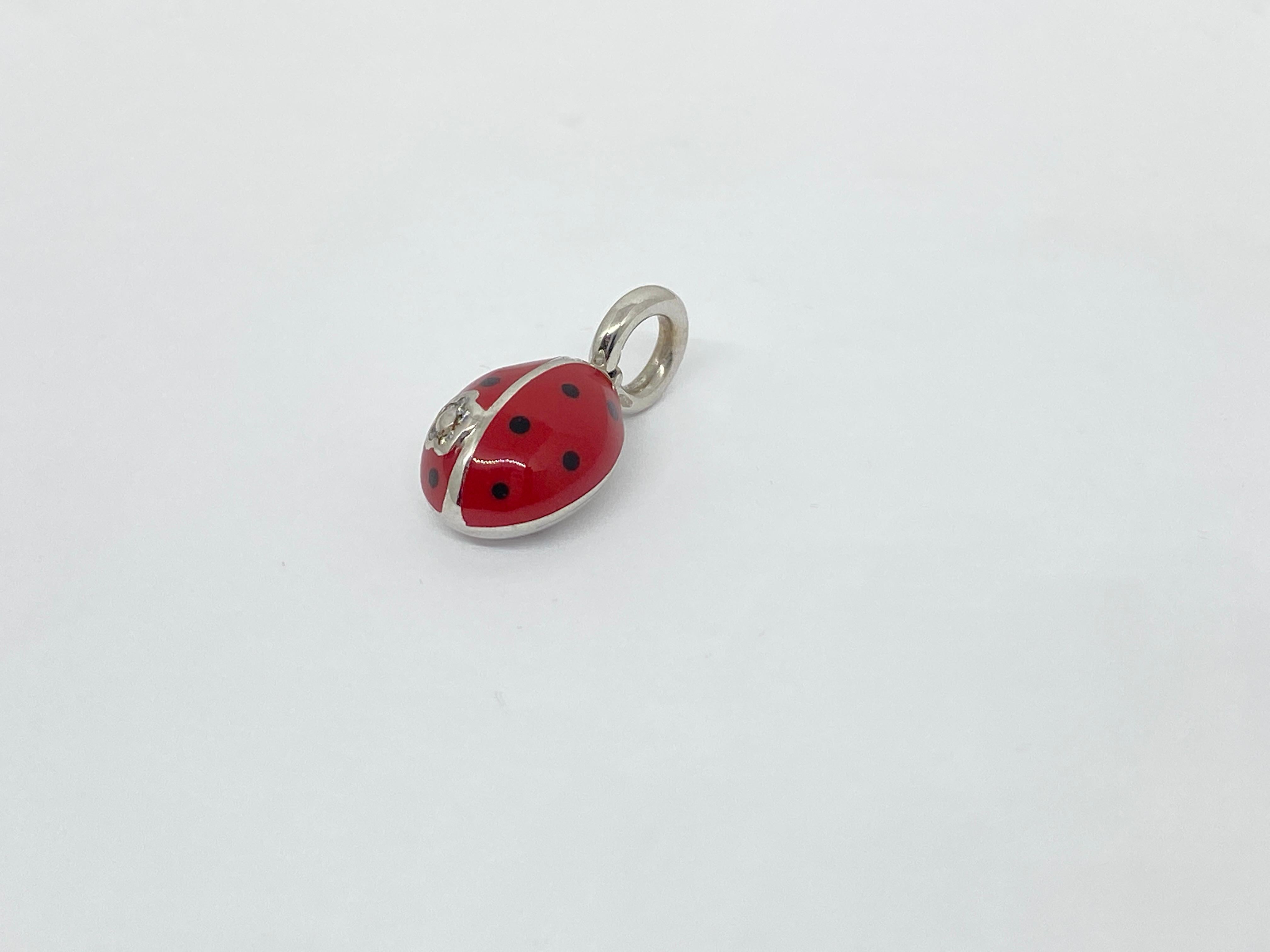 Aaron Basha: 18 Karat Weißgold Roter Ladybugs-Anhänger für Damen oder Herren im Angebot