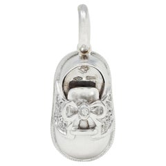 Aaron Basha Contemporary Diamond 18 Karat Weißgold Baby Schuh Charm
