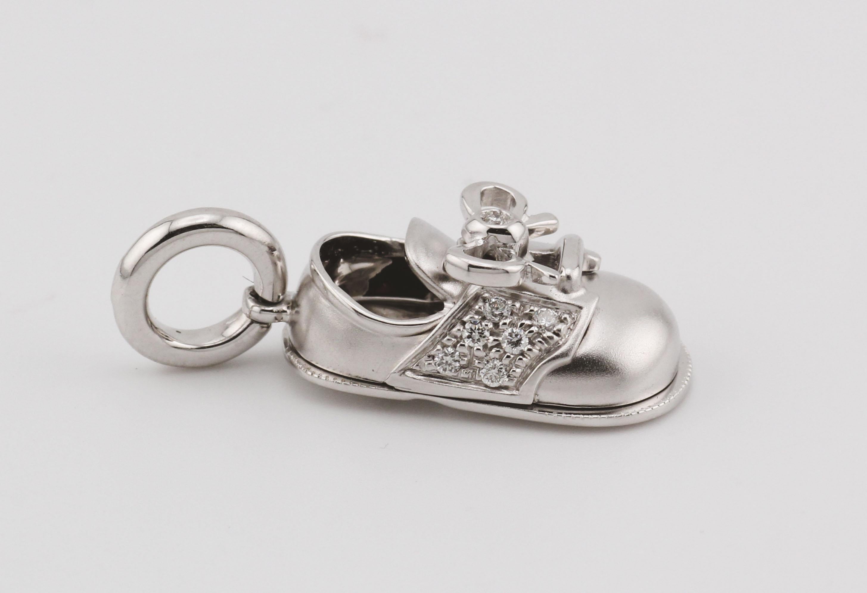 Aaron Basha Diamond 18K White Gold Baby Shoe with Bow Charm Pendant In Good Condition For Sale In Simpsonville, SC
